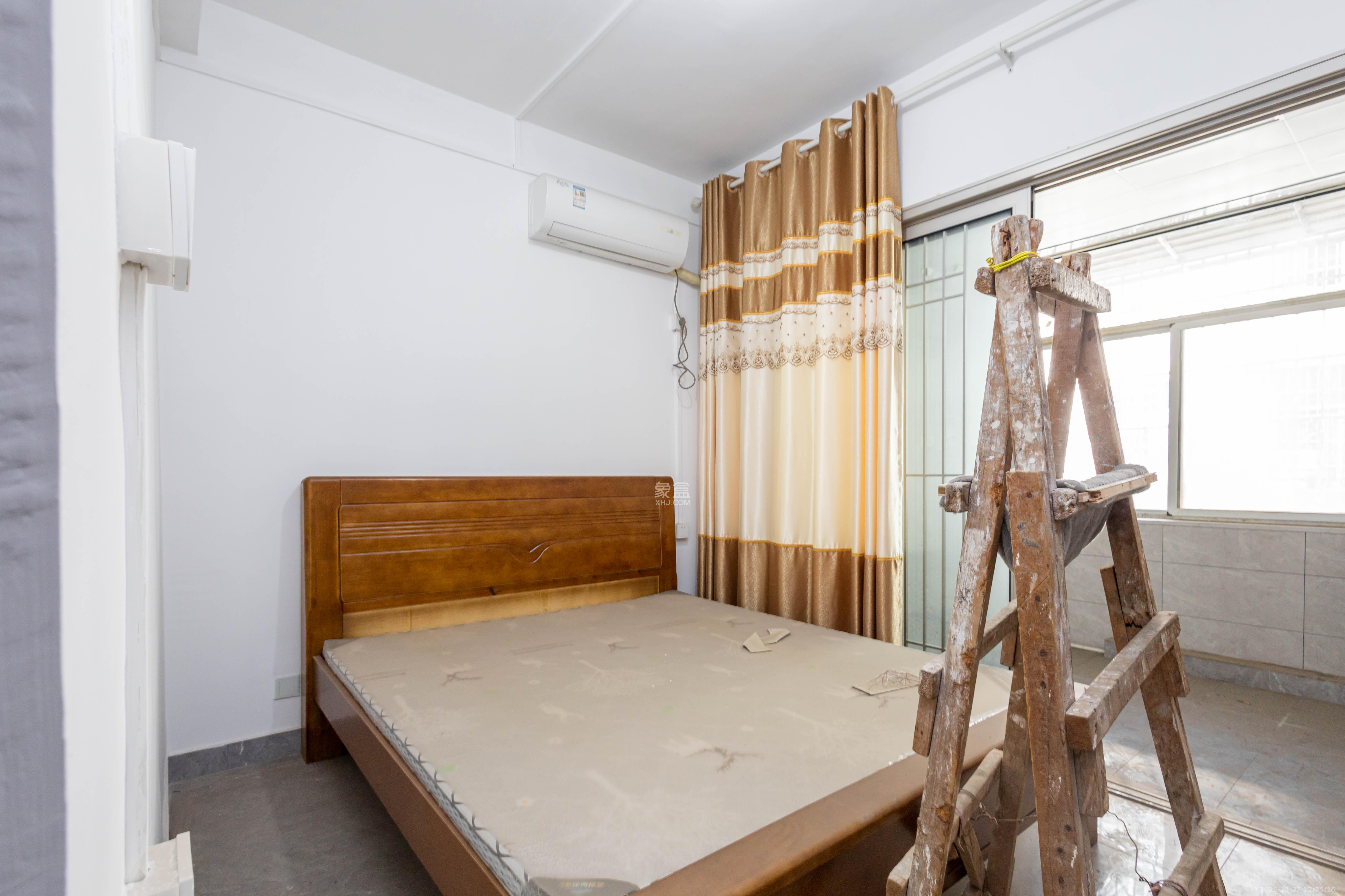 泉塘小区  3室2厅2卫    55.0万卧室