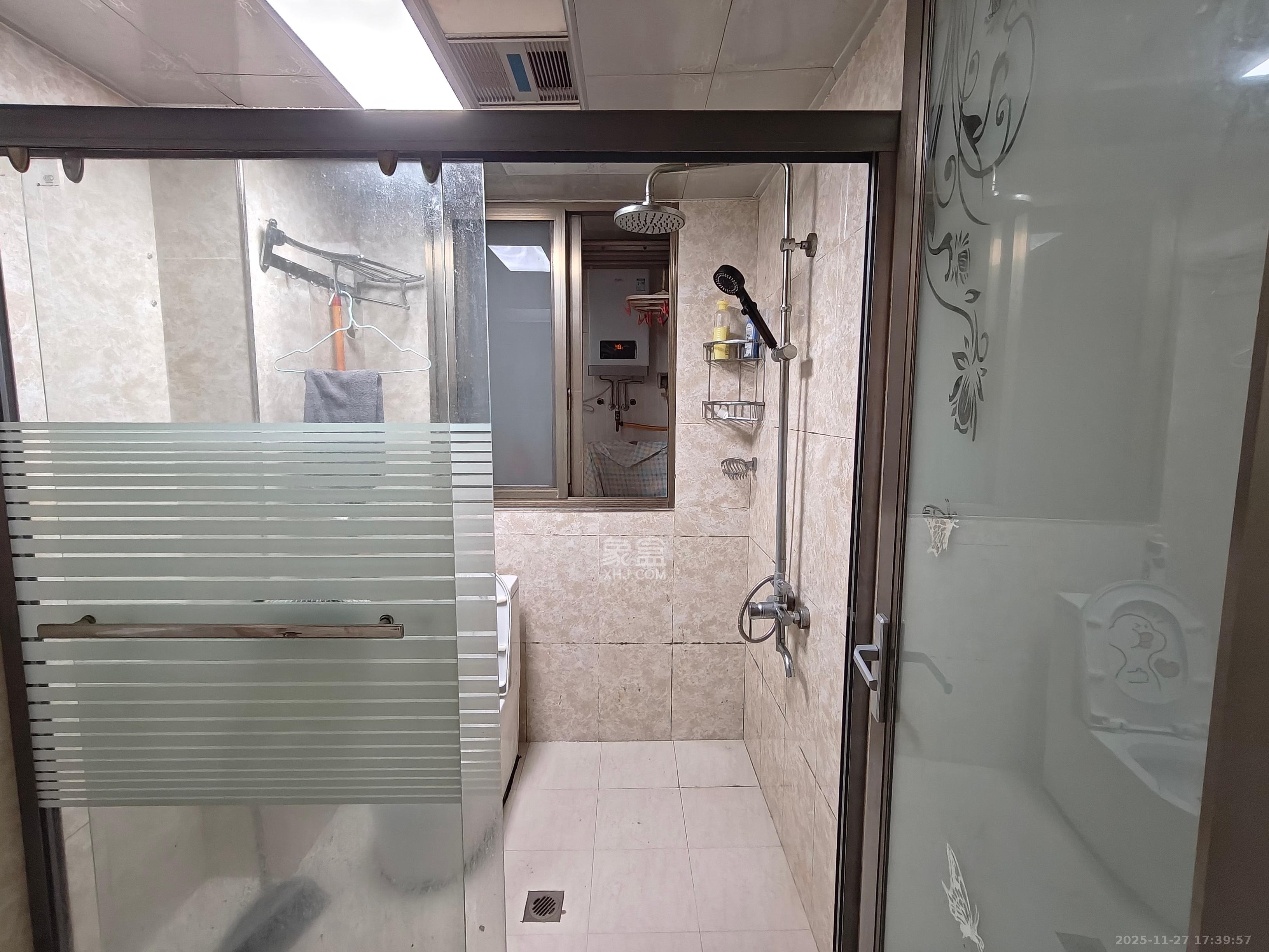 三一街区  2室2厅1卫    1800.0元/月室内图