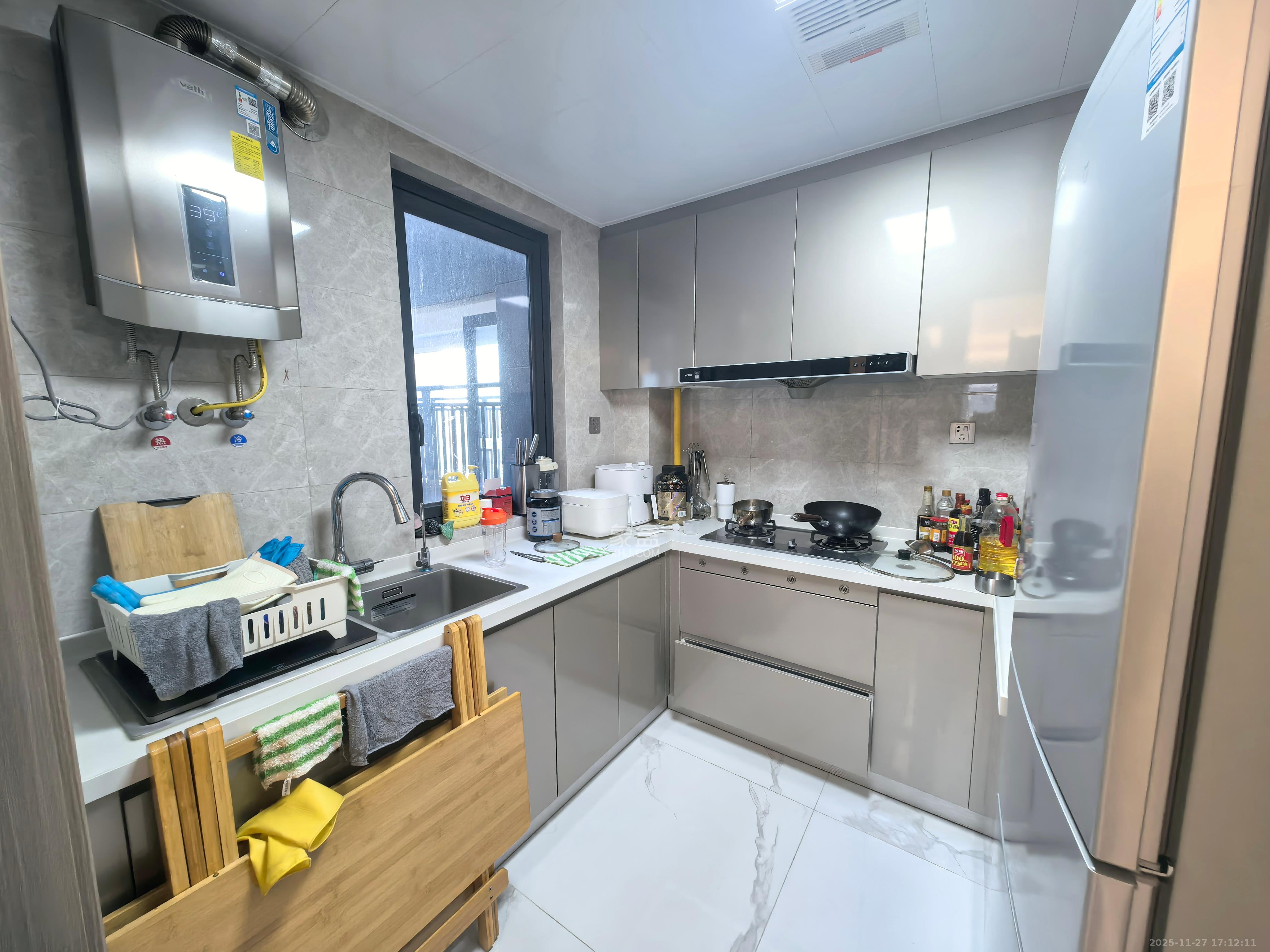 中海麓山境南区 3室2厅2卫 2700.0元/月 中海麓山境南区 3室2厅2卫 2700.0元/月室内图