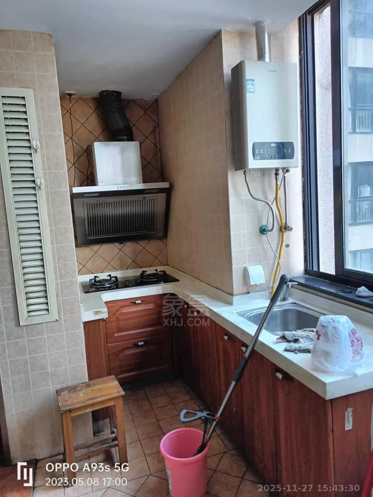 中央商业广场 1室1厅1卫 1100.0元/月 中央商业广场 1室1厅1卫 1100.0元/月室内图