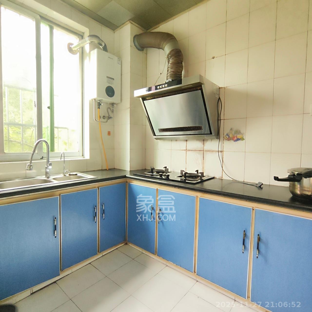 中南汽车世界  3室2厅1卫    1200.0元/月室内图