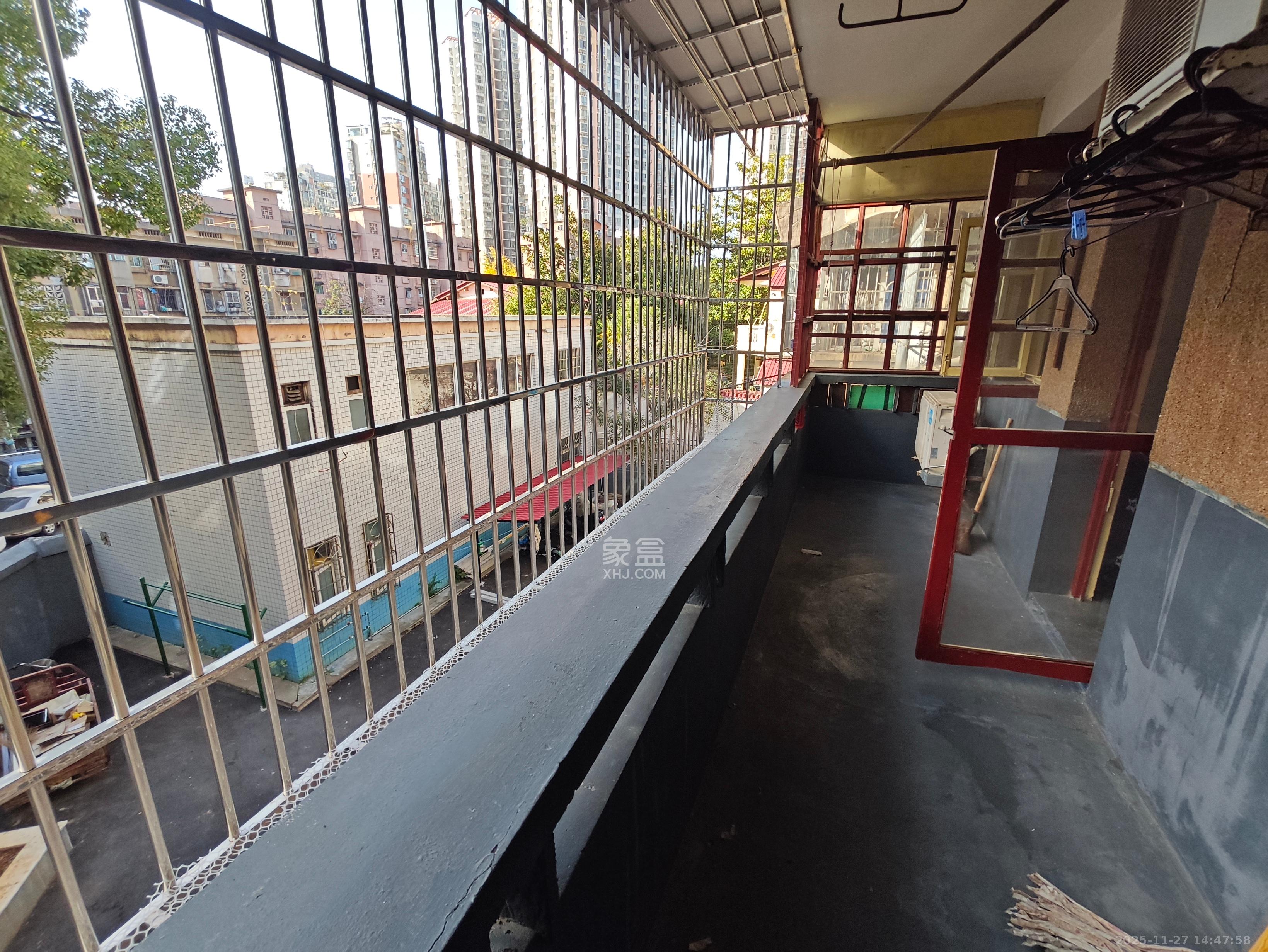 二三三厂宿舍 2室1厅1卫 1200.0元/月 二三三厂宿舍 2室1厅1卫 1200.0元/月室内图