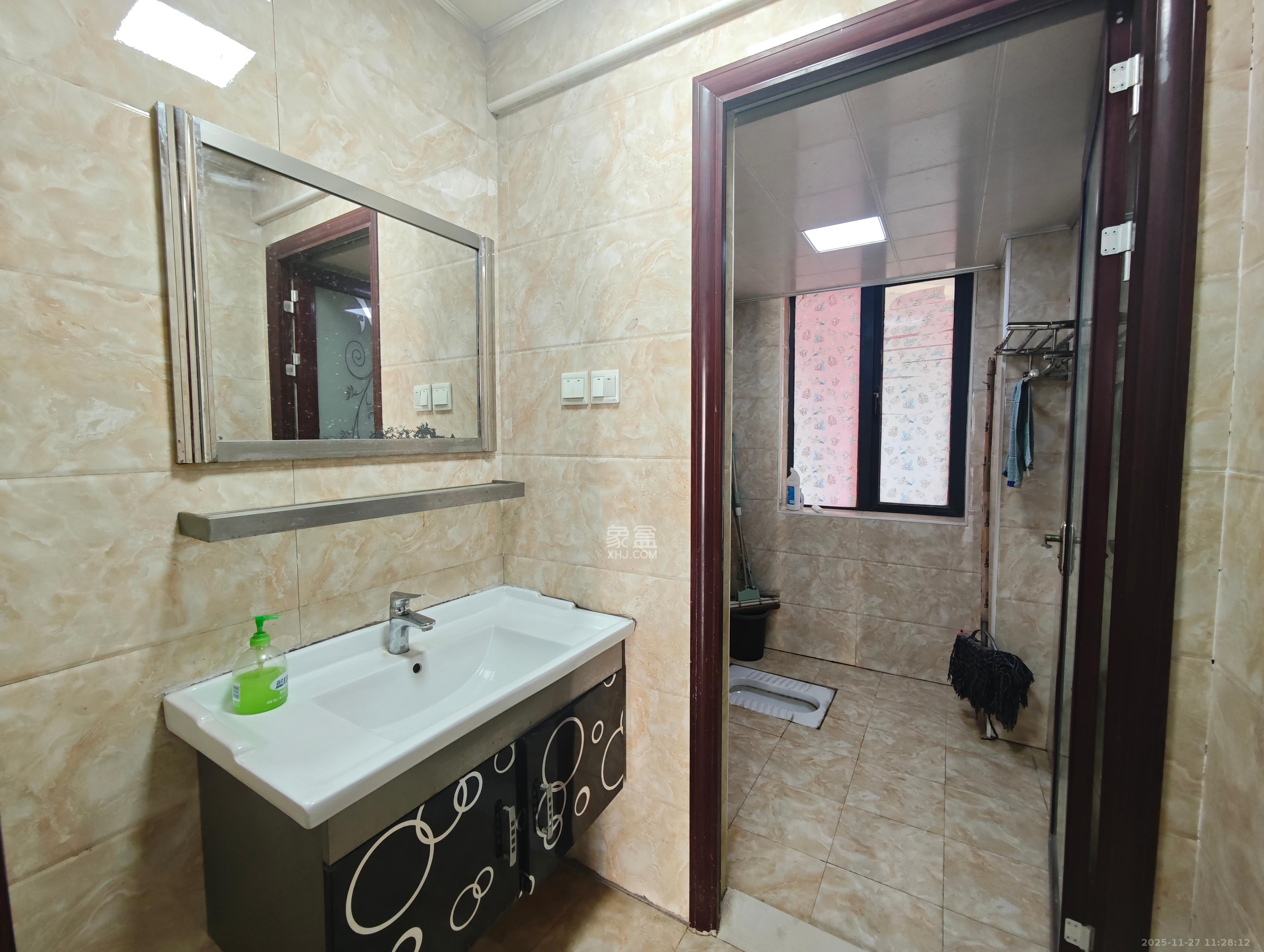 地华梅溪湖畔 3室2厅2卫 2200.0元/月 地华梅溪湖畔 3室2厅2卫 2200.0元/月室内图