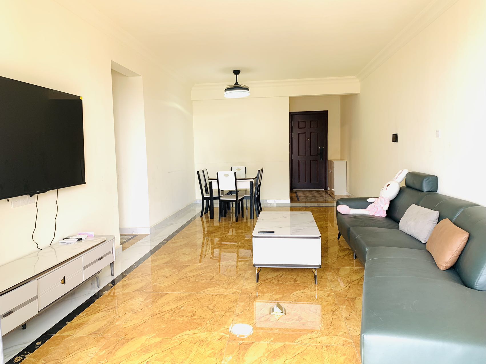 碧桂园梓山府 3室2厅2卫 2000.0元/月 碧桂园梓山府 3室2厅2卫 2000.0元/月室内图