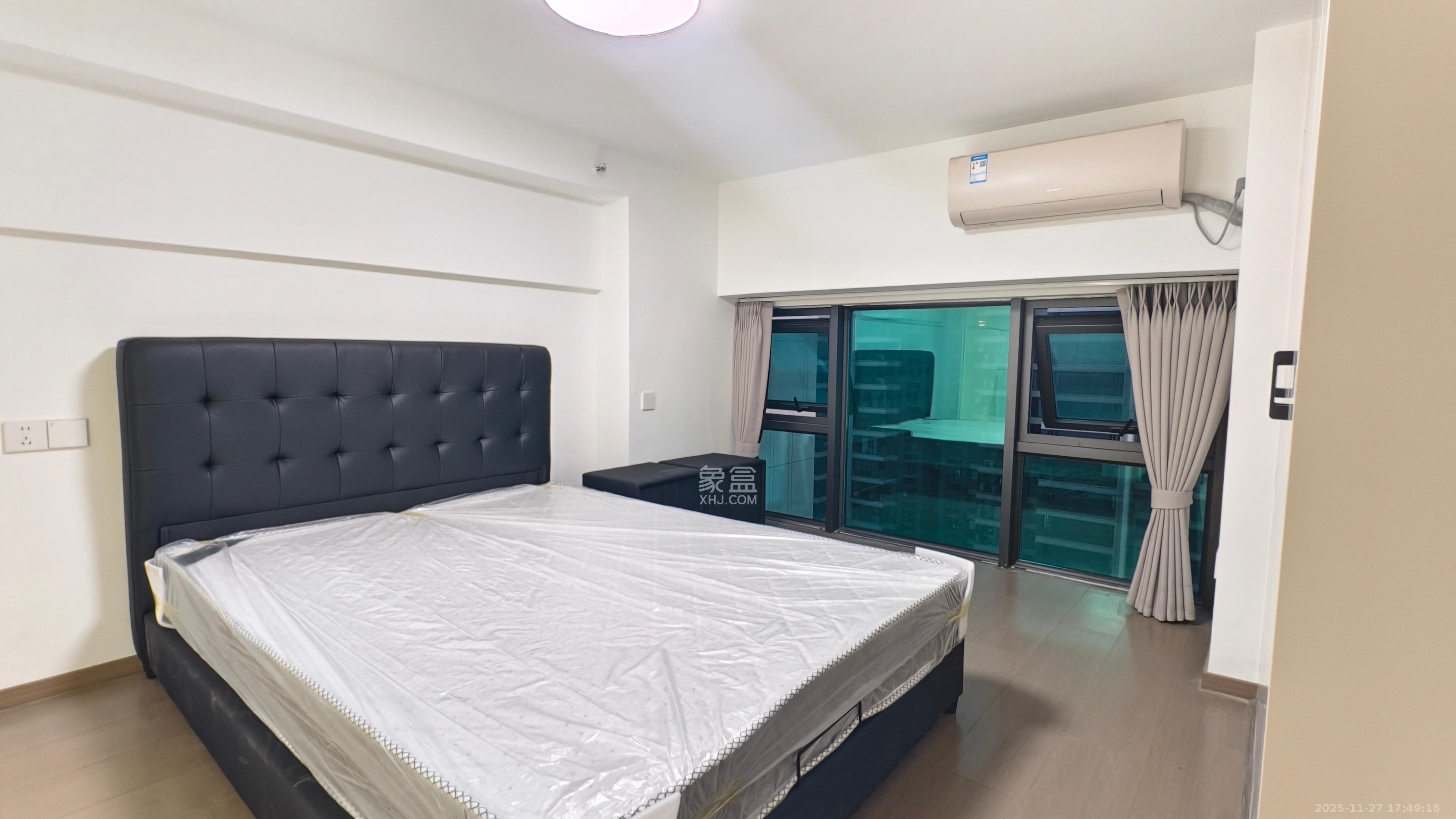 绿地V岛  1室1厅2卫    2300.0元/月室内图