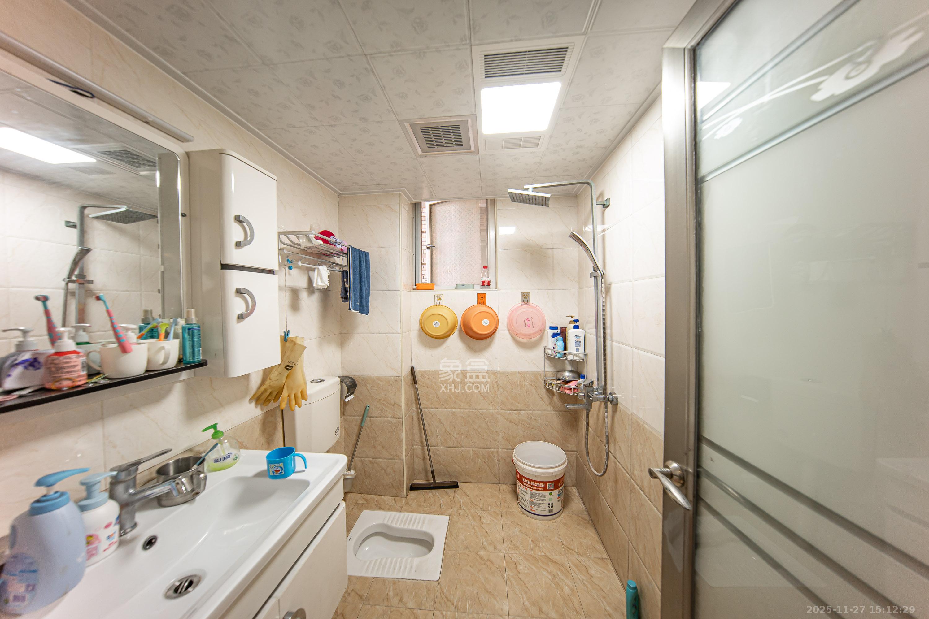 含浦家苑 3室2厅2卫 80.0万 含浦家苑 3室2厅2卫 80.0万卫生间