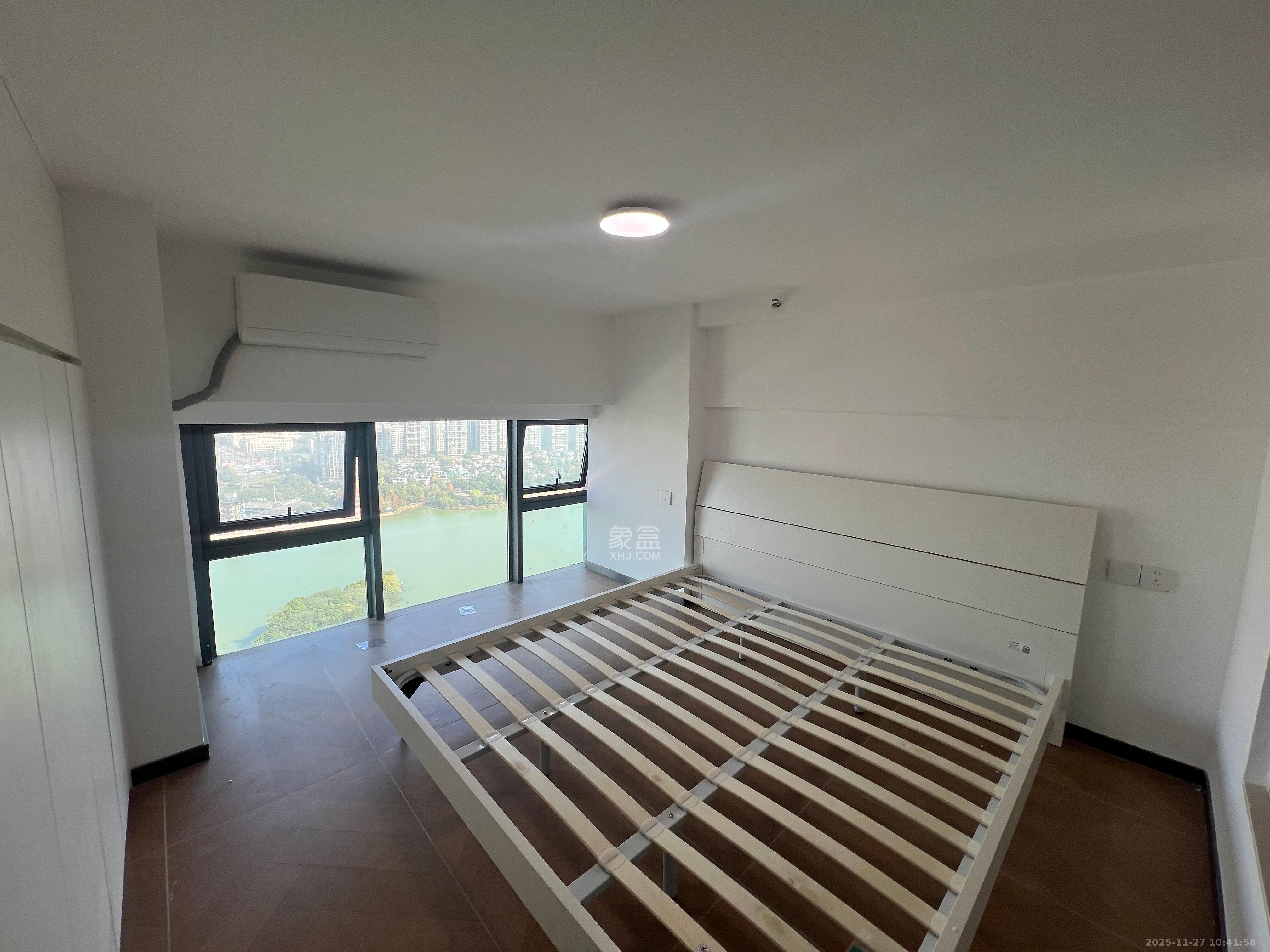 绿地V岛  1室0厅0卫    2600.0元/月室内图