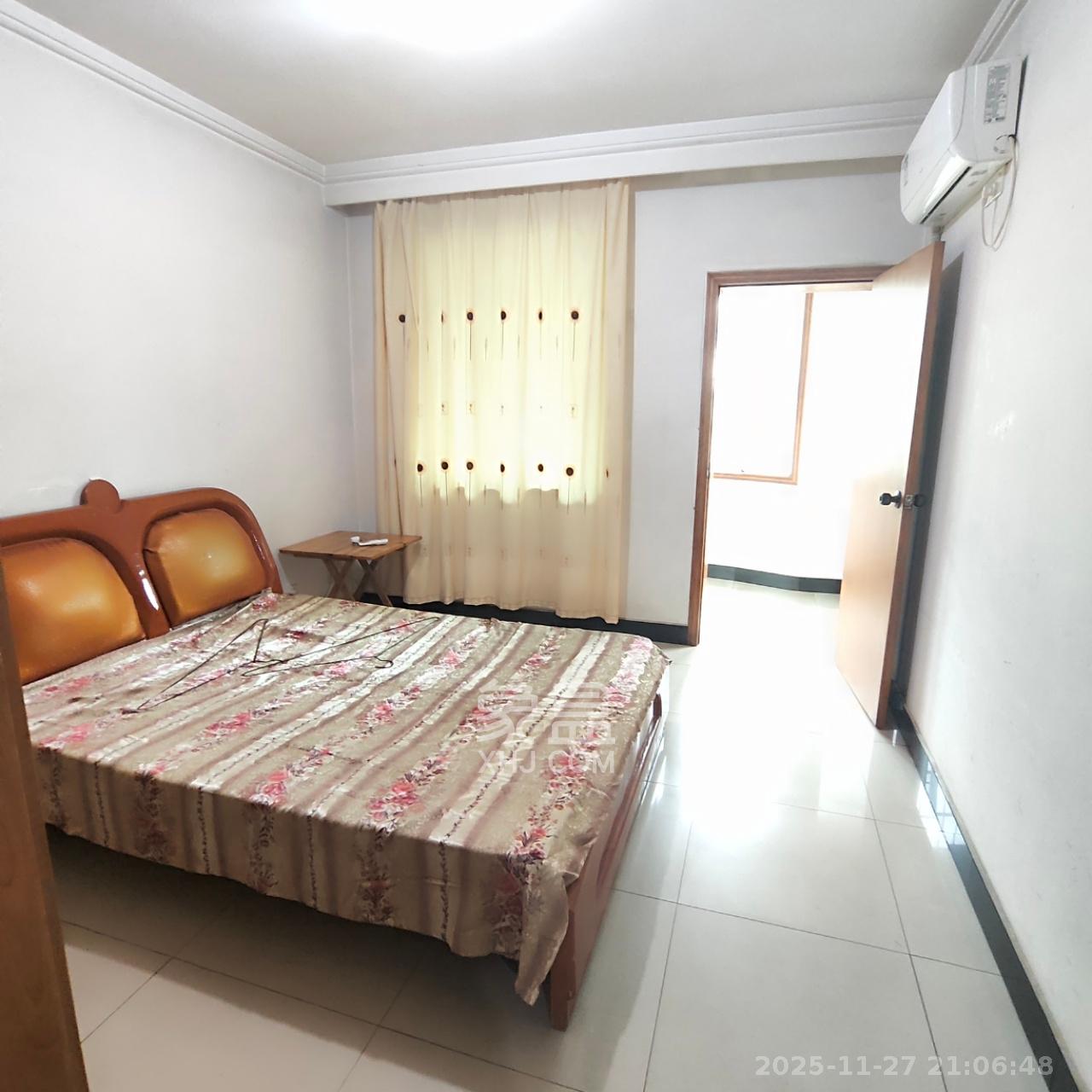 中南汽车世界  3室2厅1卫    1200.0元/月室内图