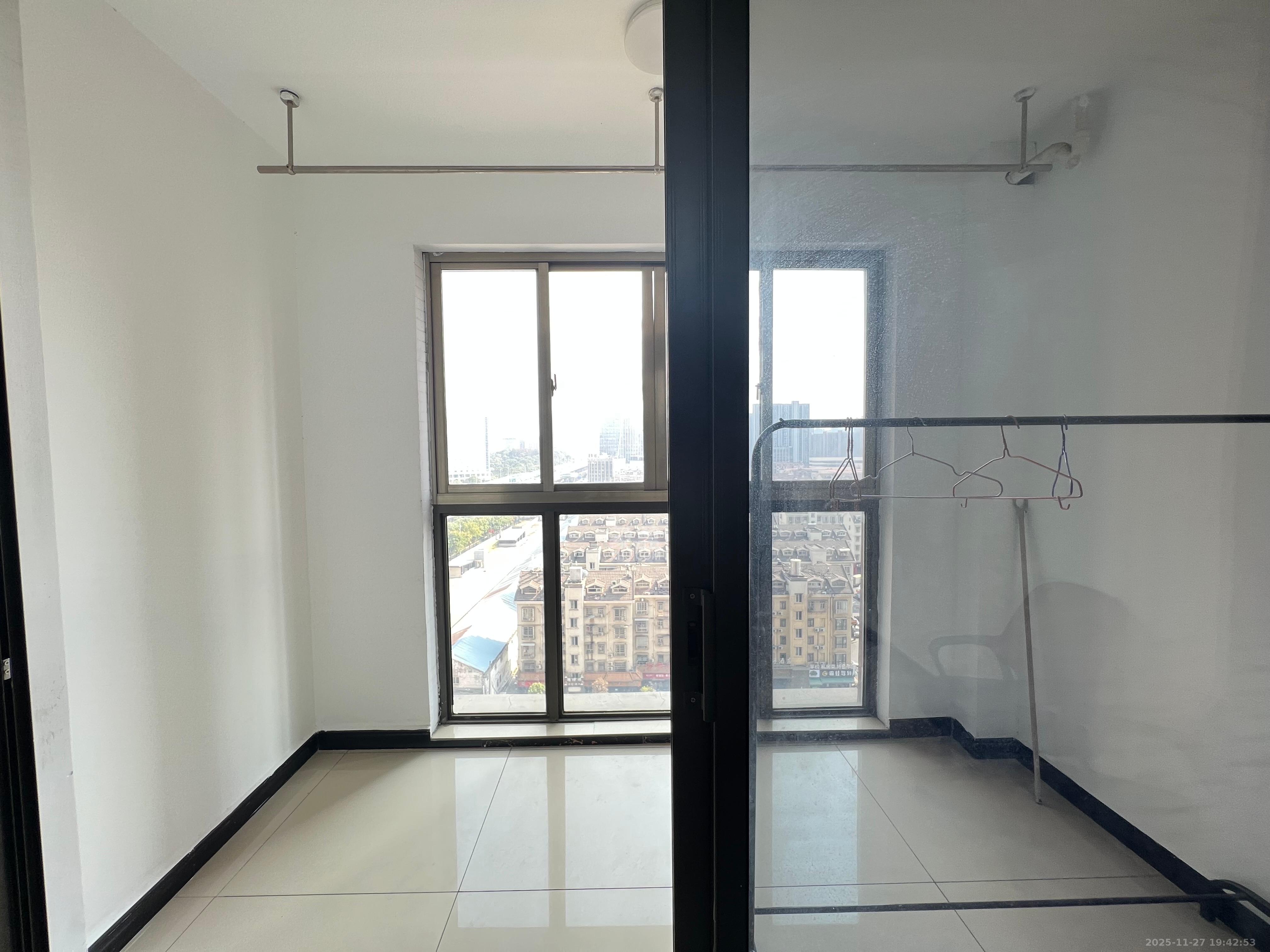 华晨国际公馆 3室2厅1卫 3200.0元/月 华晨国际公馆 3室2厅1卫 3200.0元/月室内图