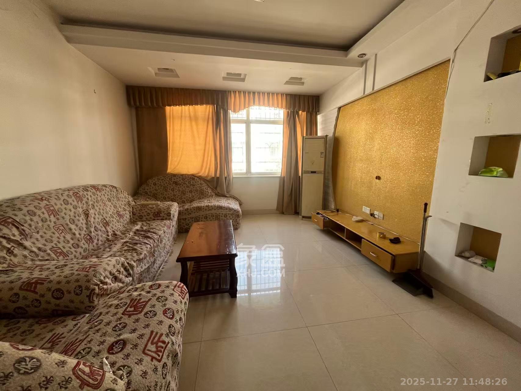 泉水塘小区 3室2厅1卫 2200.0元/月 泉水塘小区 3室2厅1卫 2200.0元/月室内图