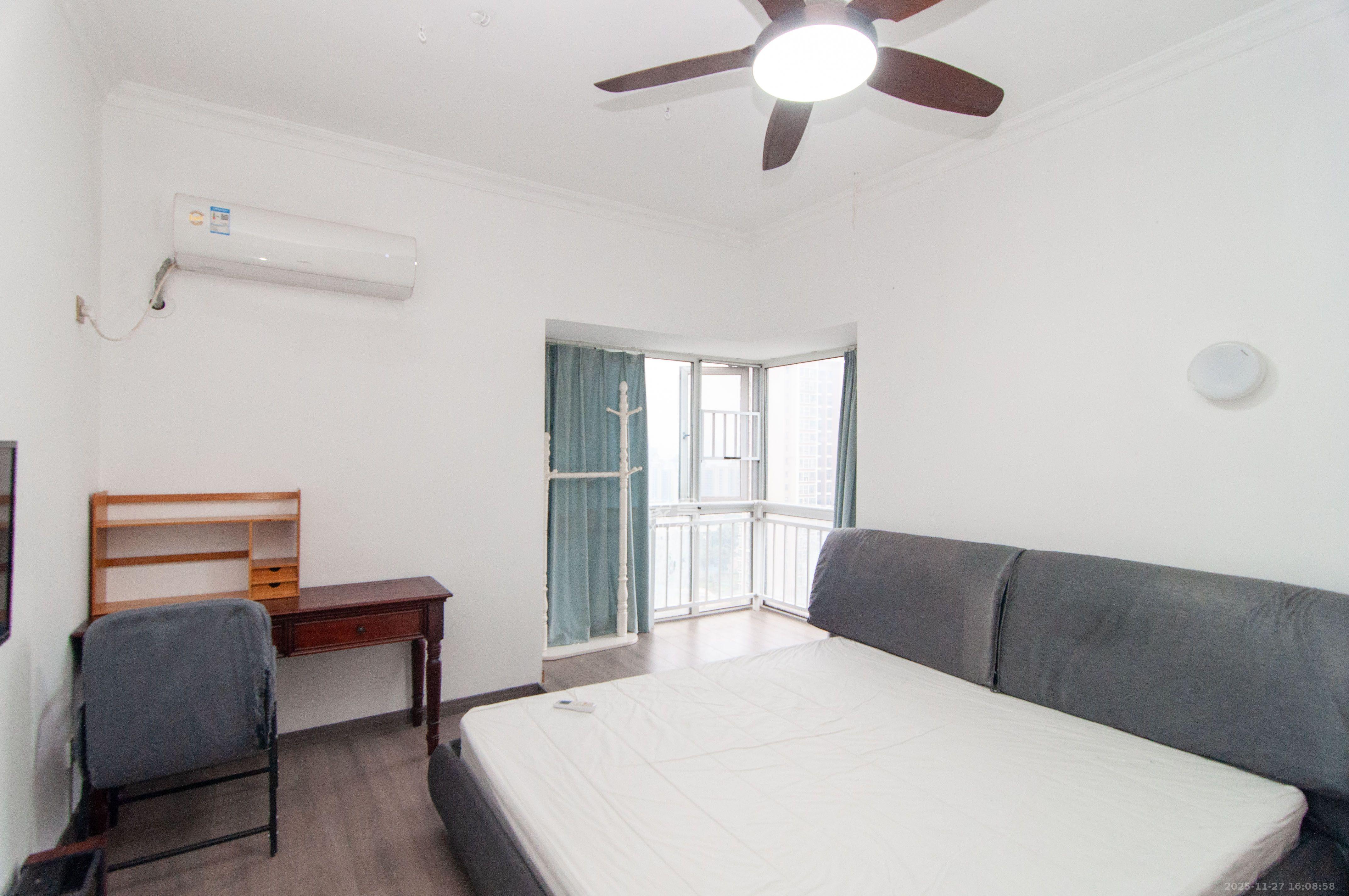 西点公园里  2室2厅1卫    2400.0元/月室内图