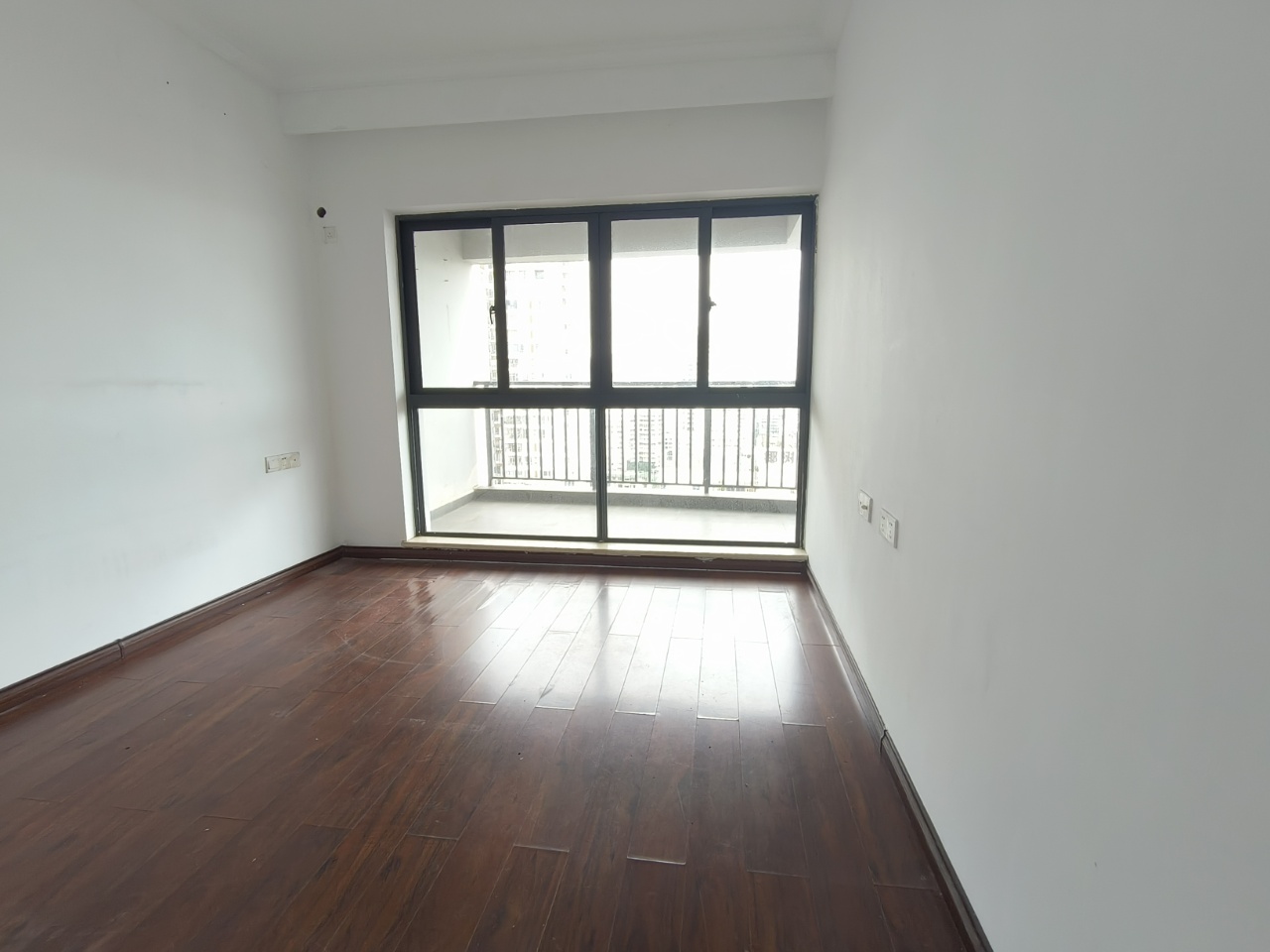 椰岛广场  2室2厅1卫    2700.0元/月室内图