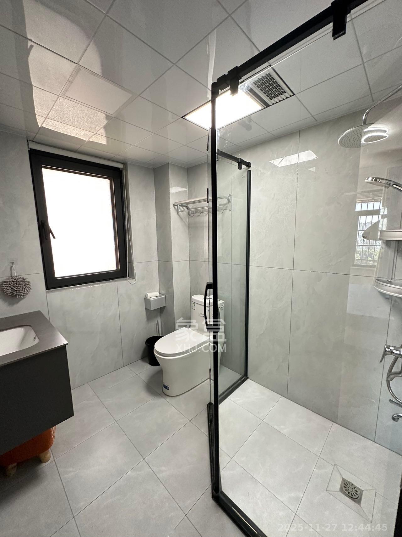 嘉雨东苑  3室2厅2卫    4380.0元/月室内图