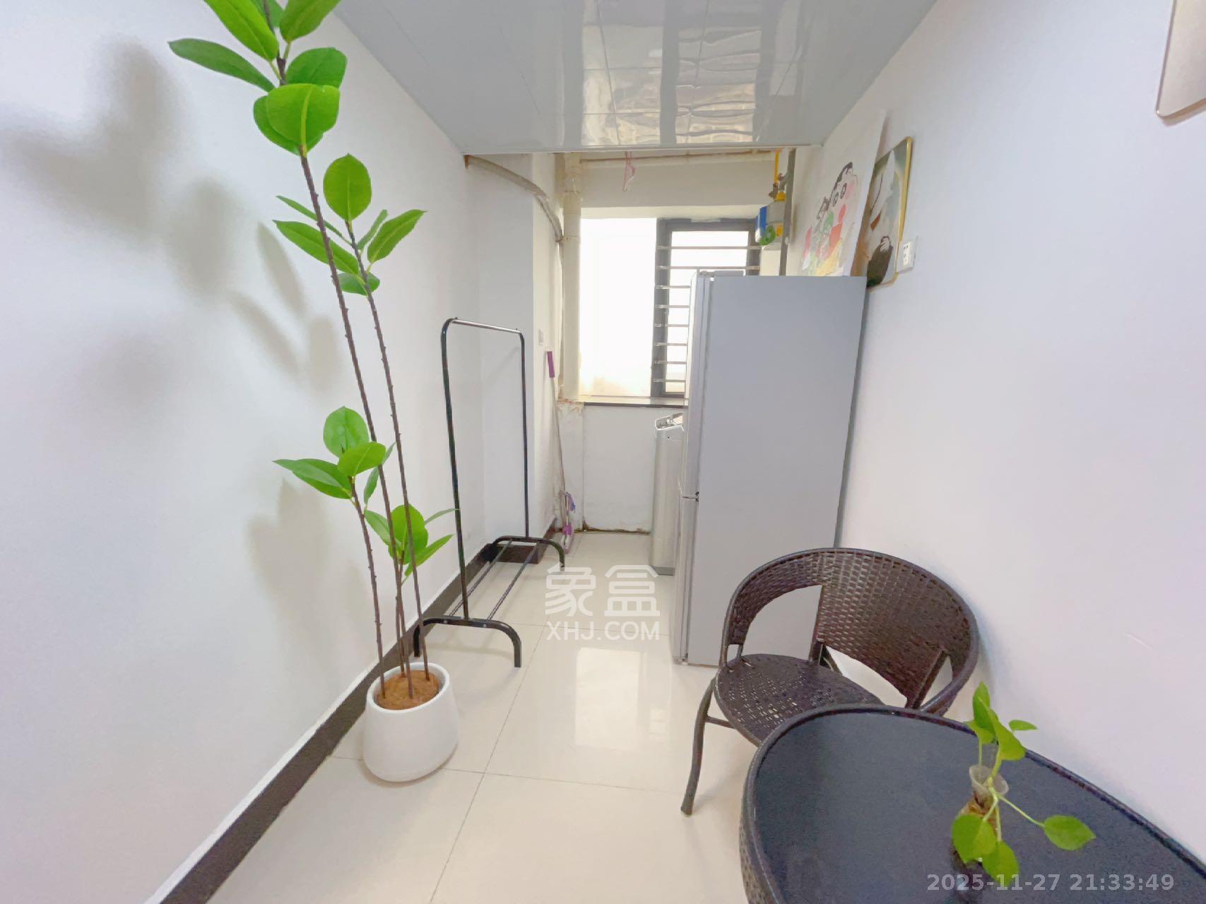 湘域中央  1室0厅0卫    2450.0元/月