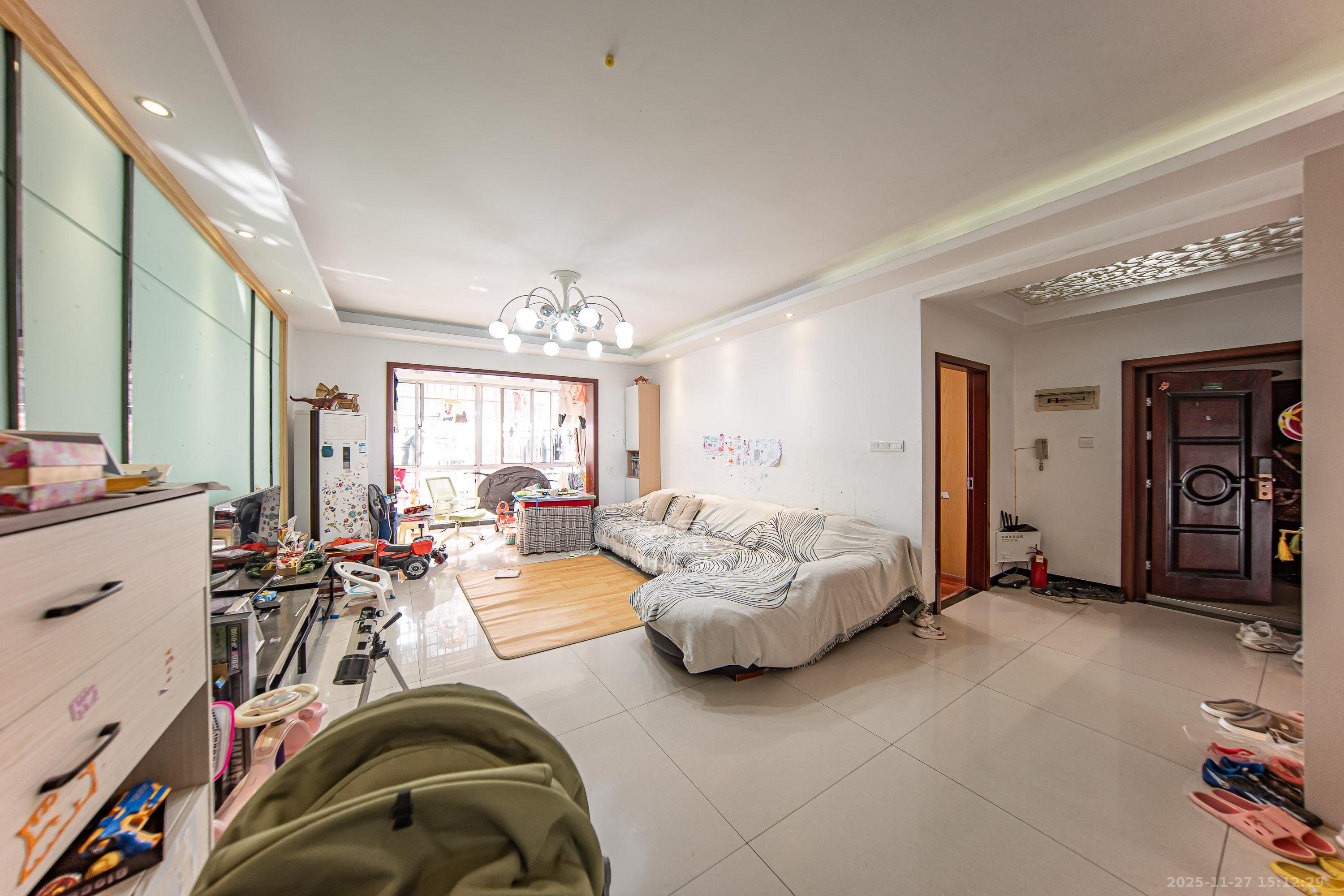 含浦家苑  3室2厅2卫    80.0万客厅