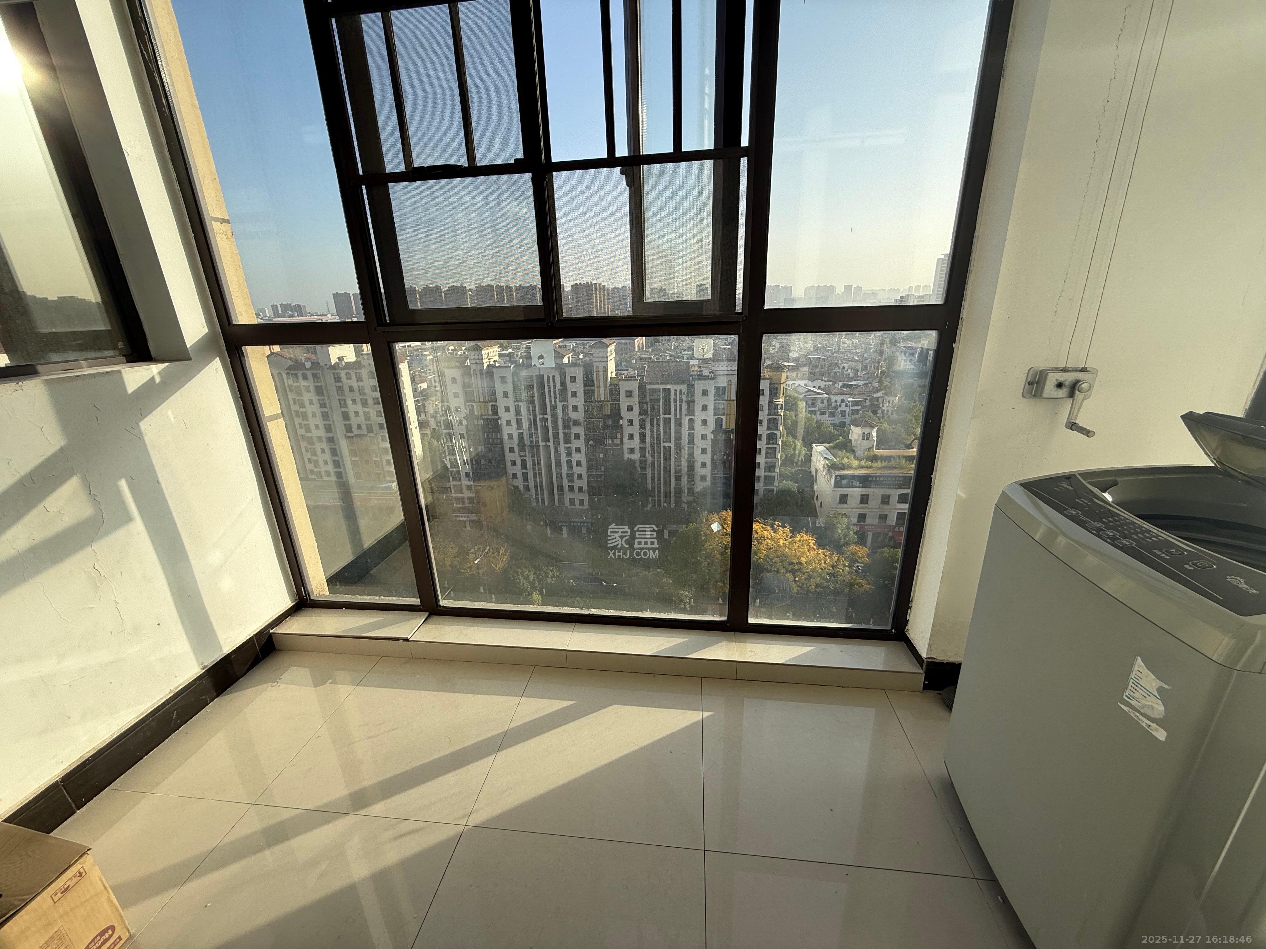 华润置地广场二期  3室2厅2卫    2000.0元/月室内图