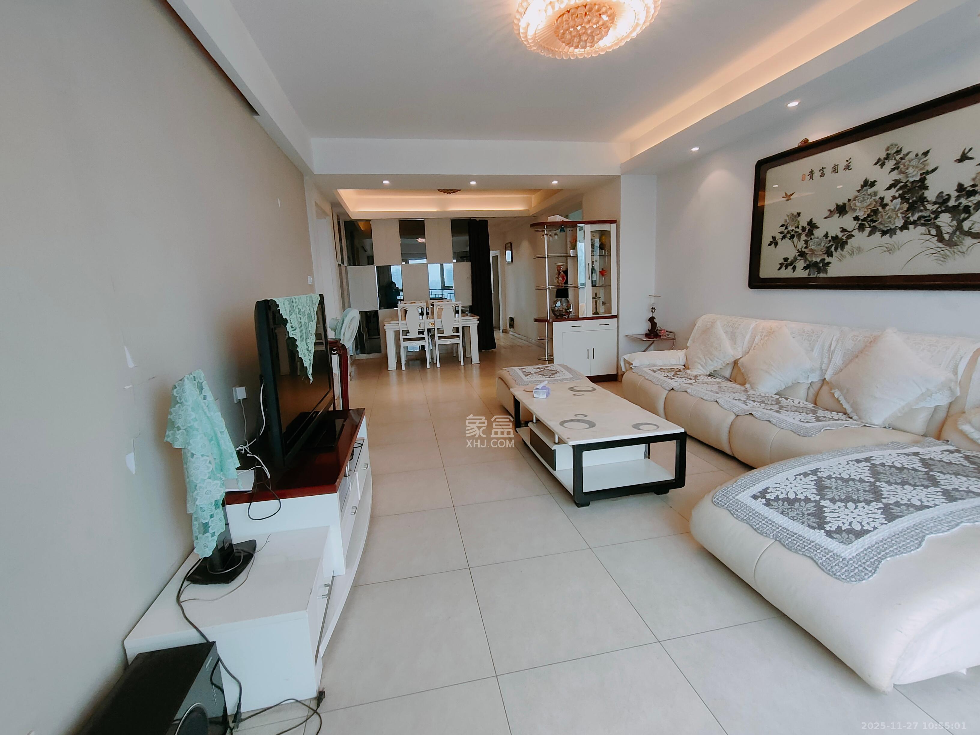 佳天瑞宁花园 3室2厅2卫 3200.0元/月 佳天瑞宁花园 3室2厅2卫 3200.0元/月室内图