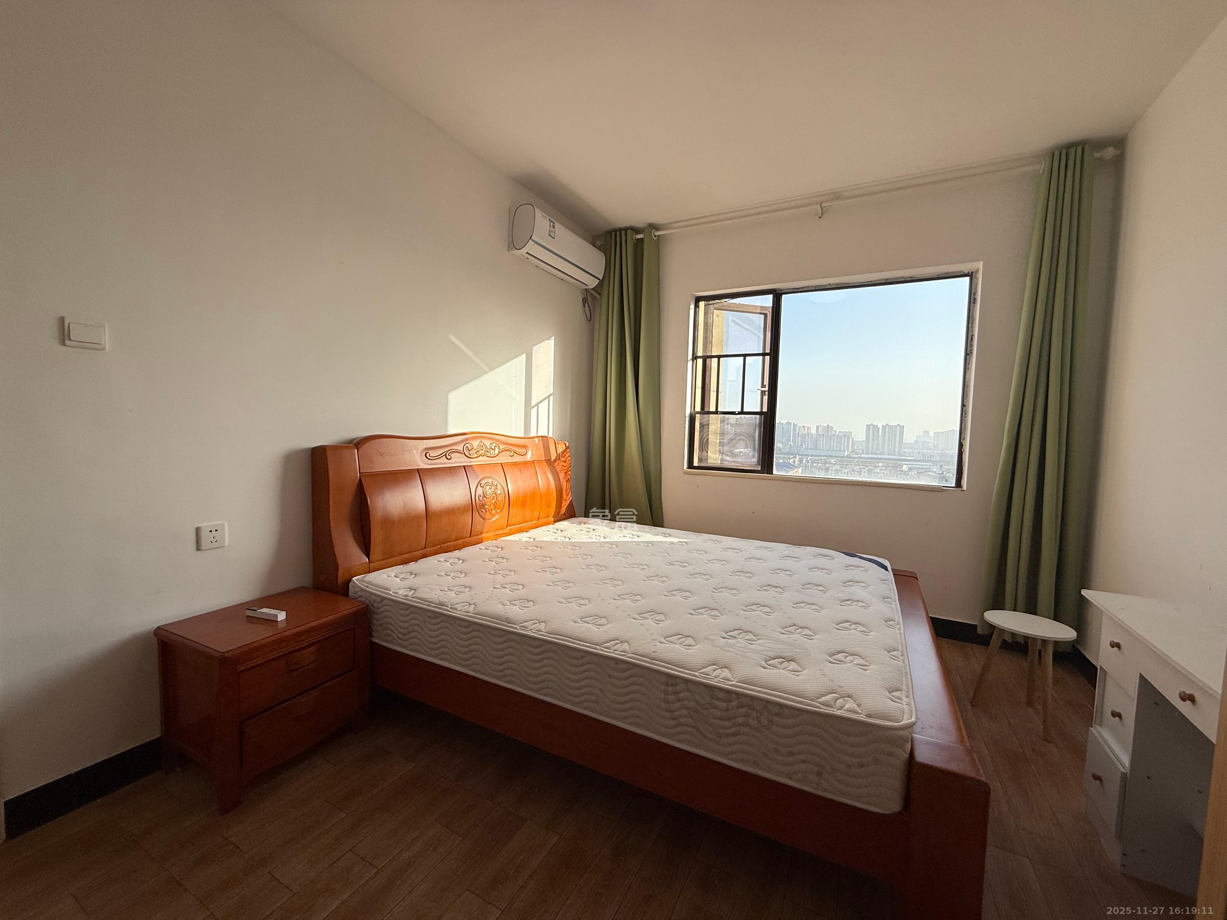 华润置地广场二期 3室2厅2卫 2000.0元/月 华润置地广场二期 3室2厅2卫 2000.0元/月室内图