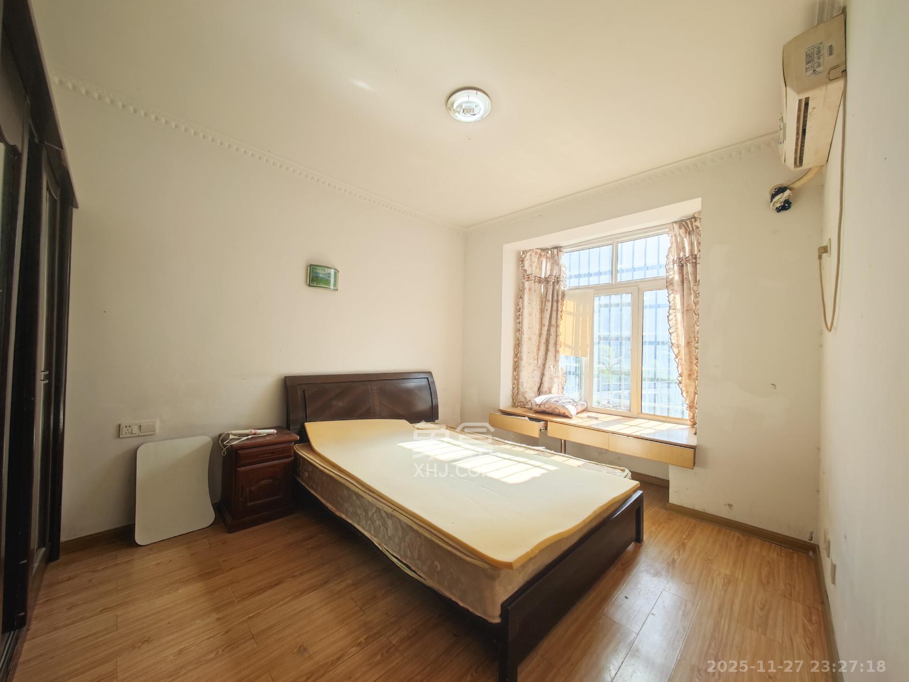 鄱阳小区  3室2厅1卫    50.0万卧室