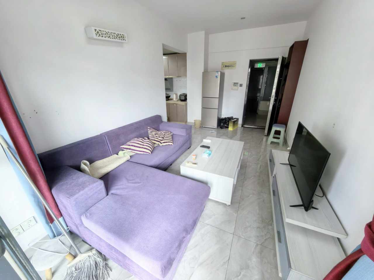 椰岛广场 1室1厅1卫 2500.0元/月 椰岛广场 1室1厅1卫 2500.0元/月室内图