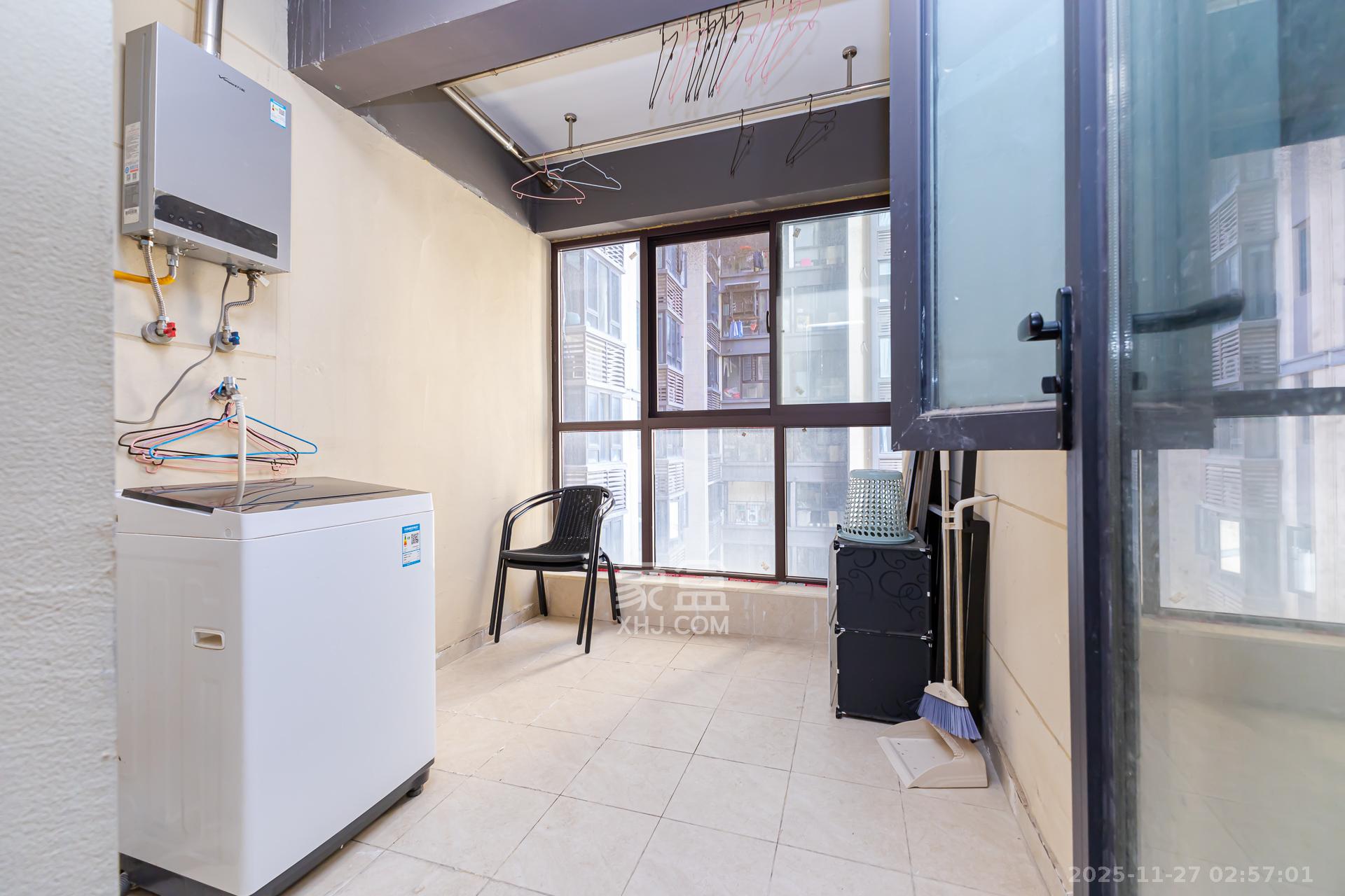 万润滨江天著  3室2厅2卫    106.0万阳台