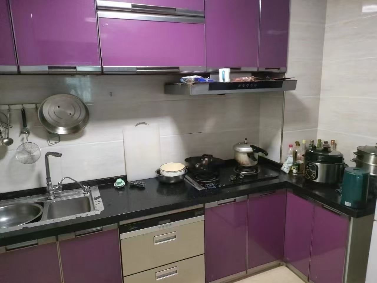 俊景花园  3室2厅2卫    2300.0元/月