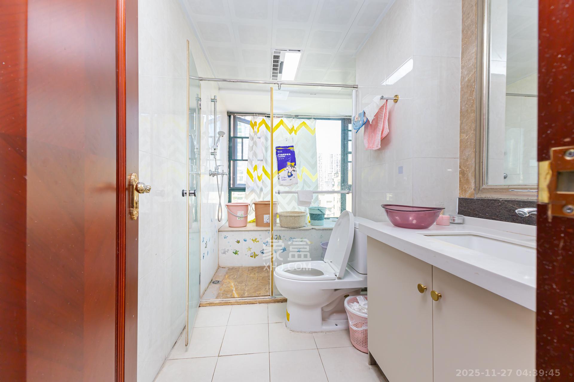 恒大名都 3室2厅2卫 55.0万 恒大名都 3室2厅2卫 55.0万卫生间