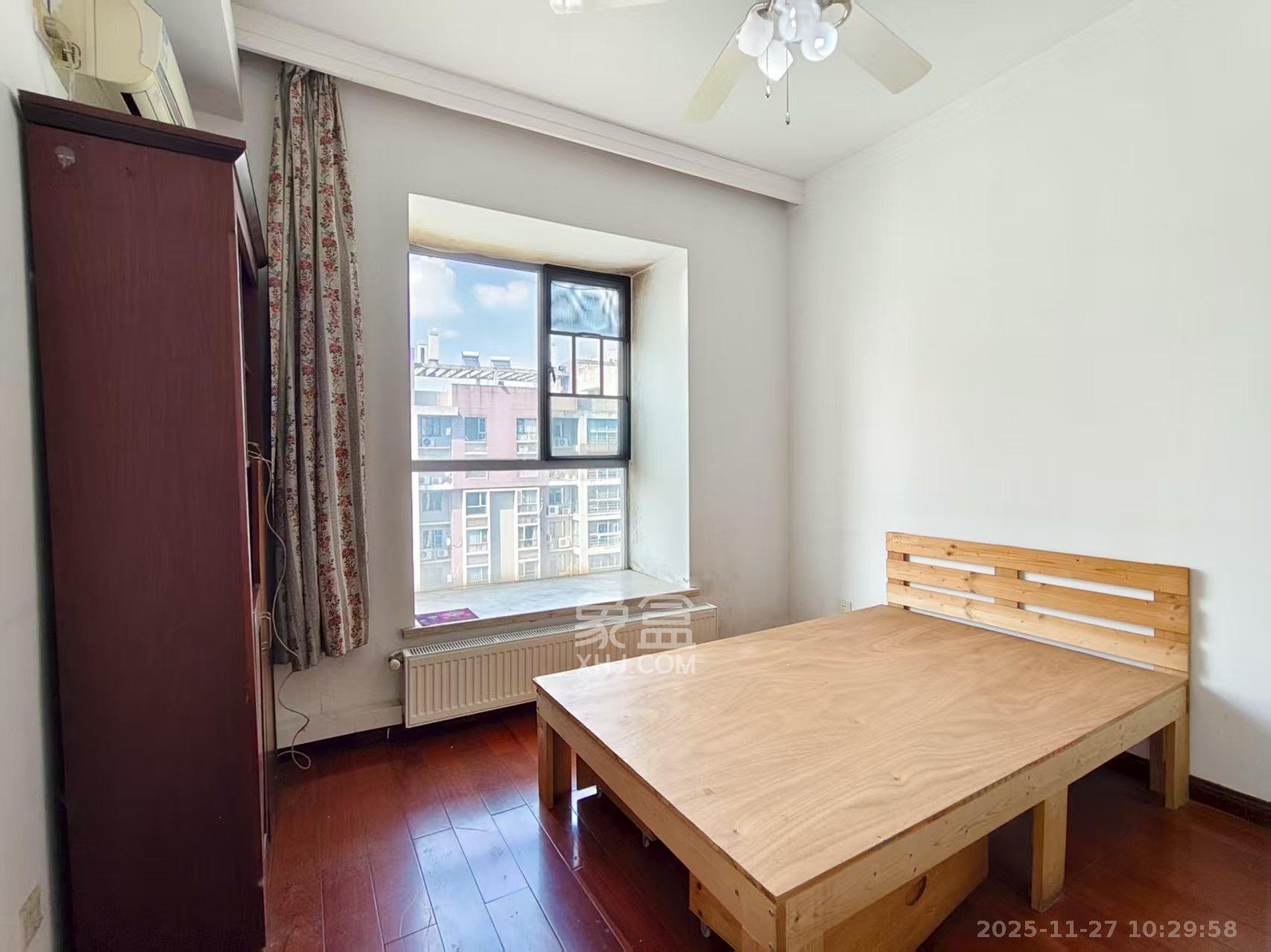 银港水晶城  3室2厅1卫    2600.0元/月室内图