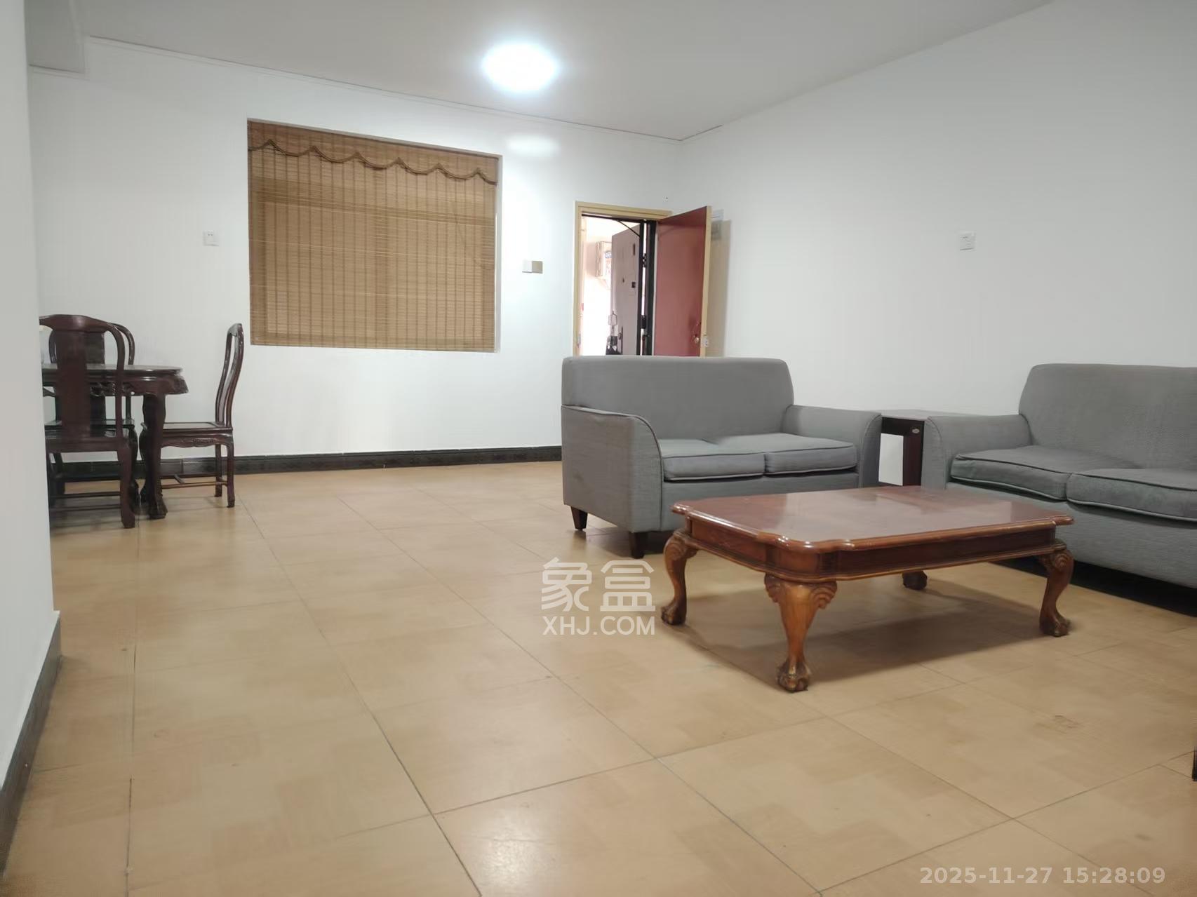 韭菜园商住楼  3室2厅1卫    2200.0元/月