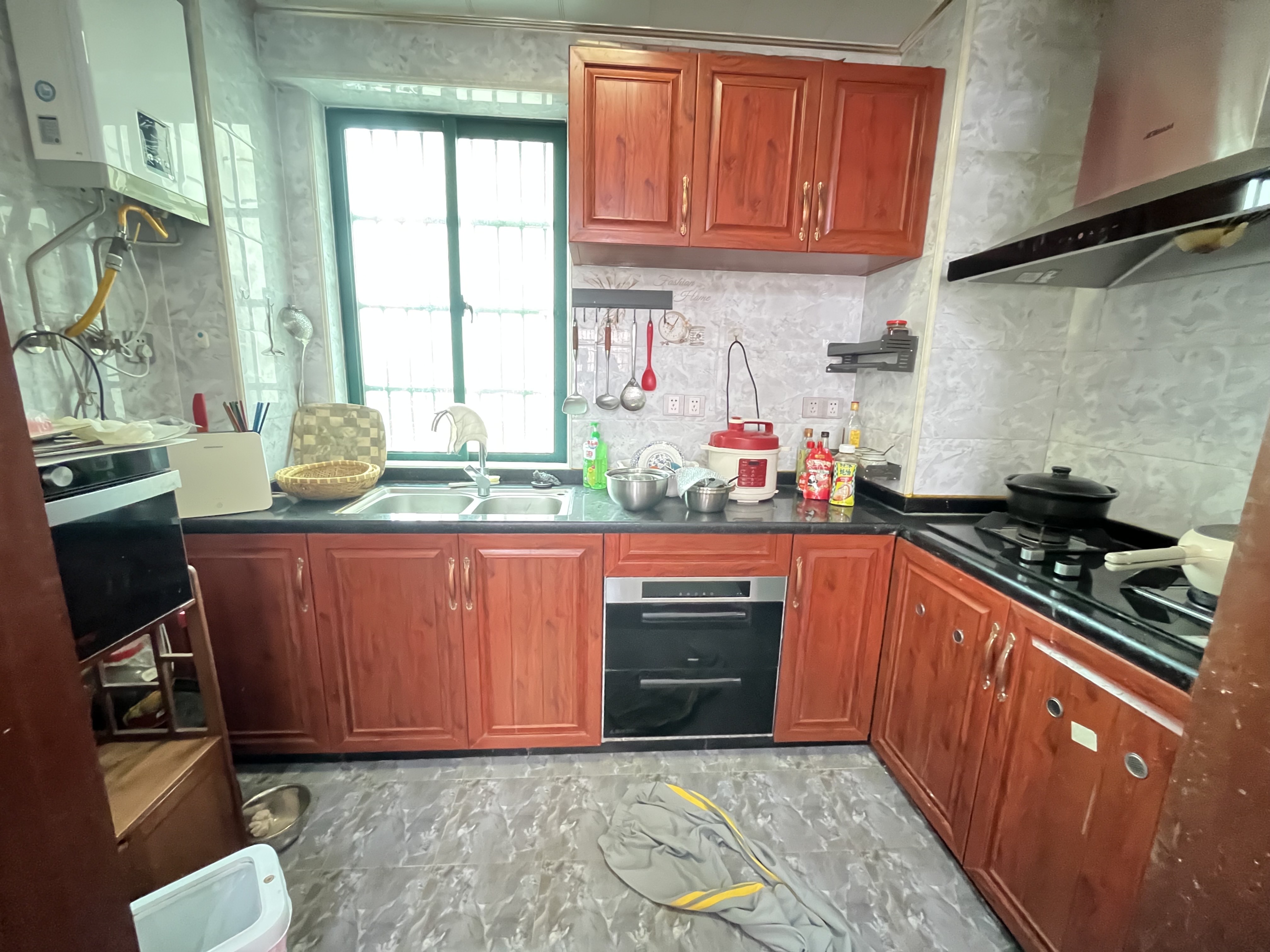 景观花园 3室2厅1卫 2500.0元/月 景观花园 3室2厅1卫 2500.0元/月室内图