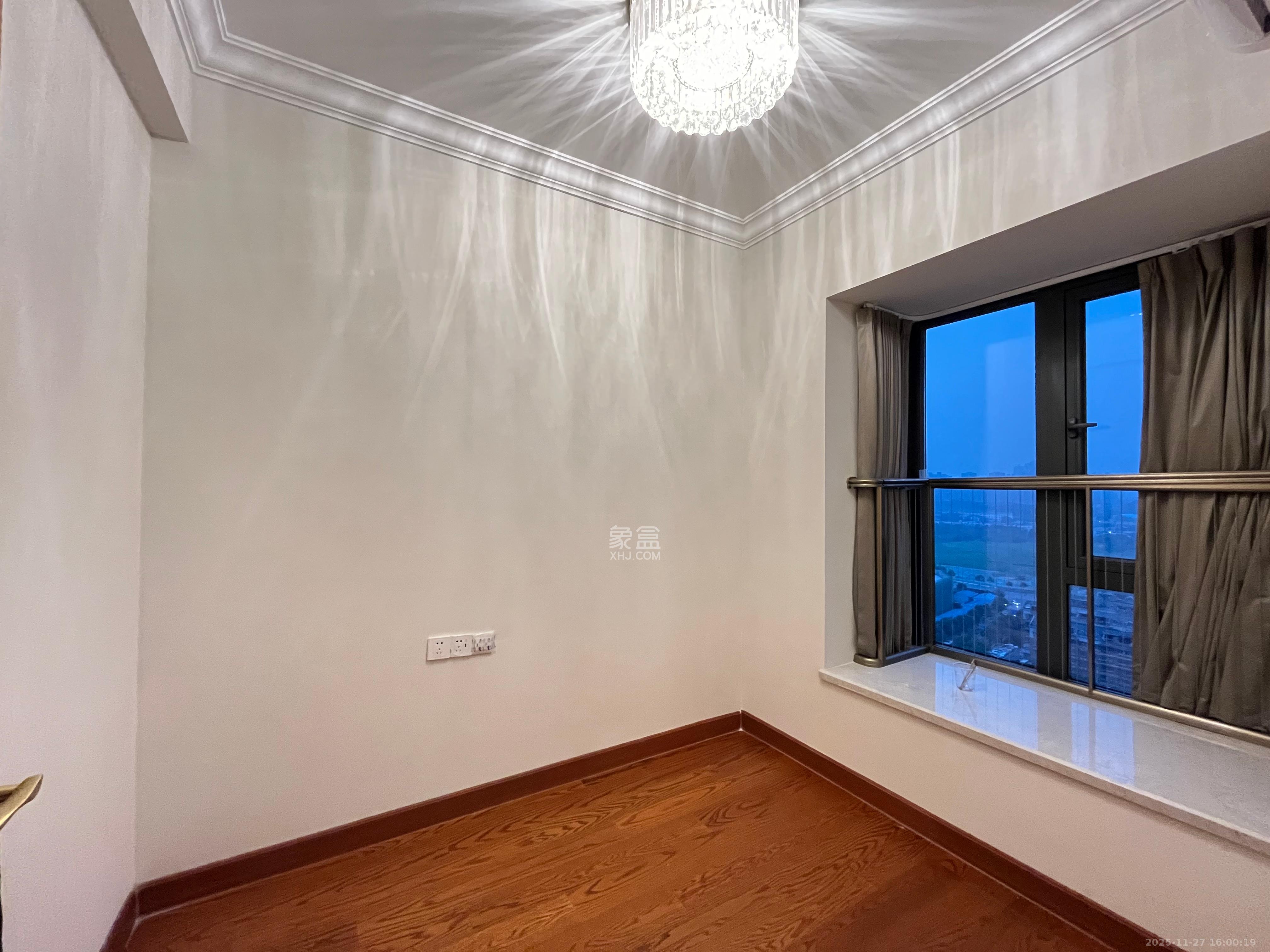 恒大江湾  3室2厅1卫    2300.0元/月