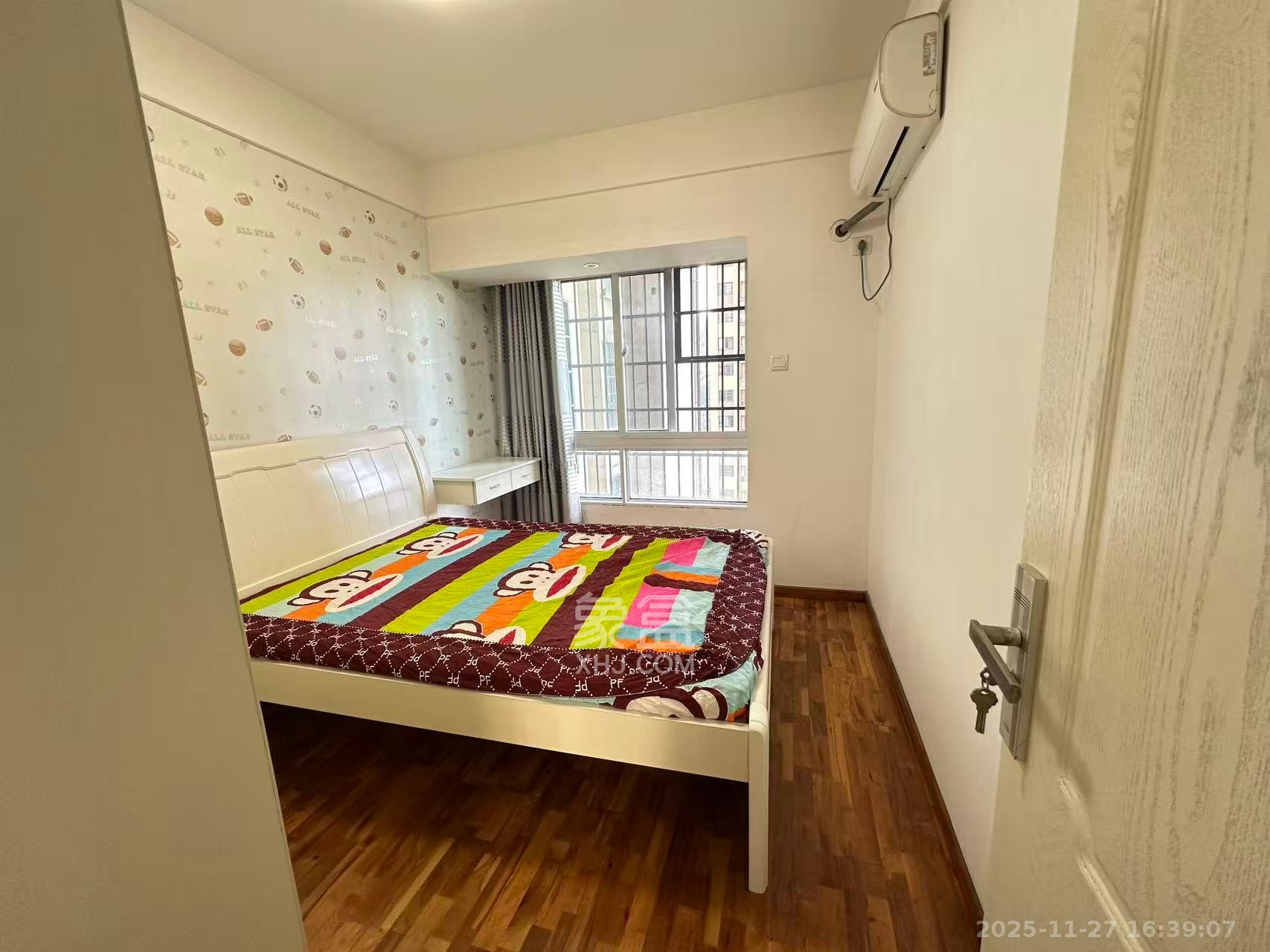 天麓尚层  4室2厅2卫    2800.0元/月