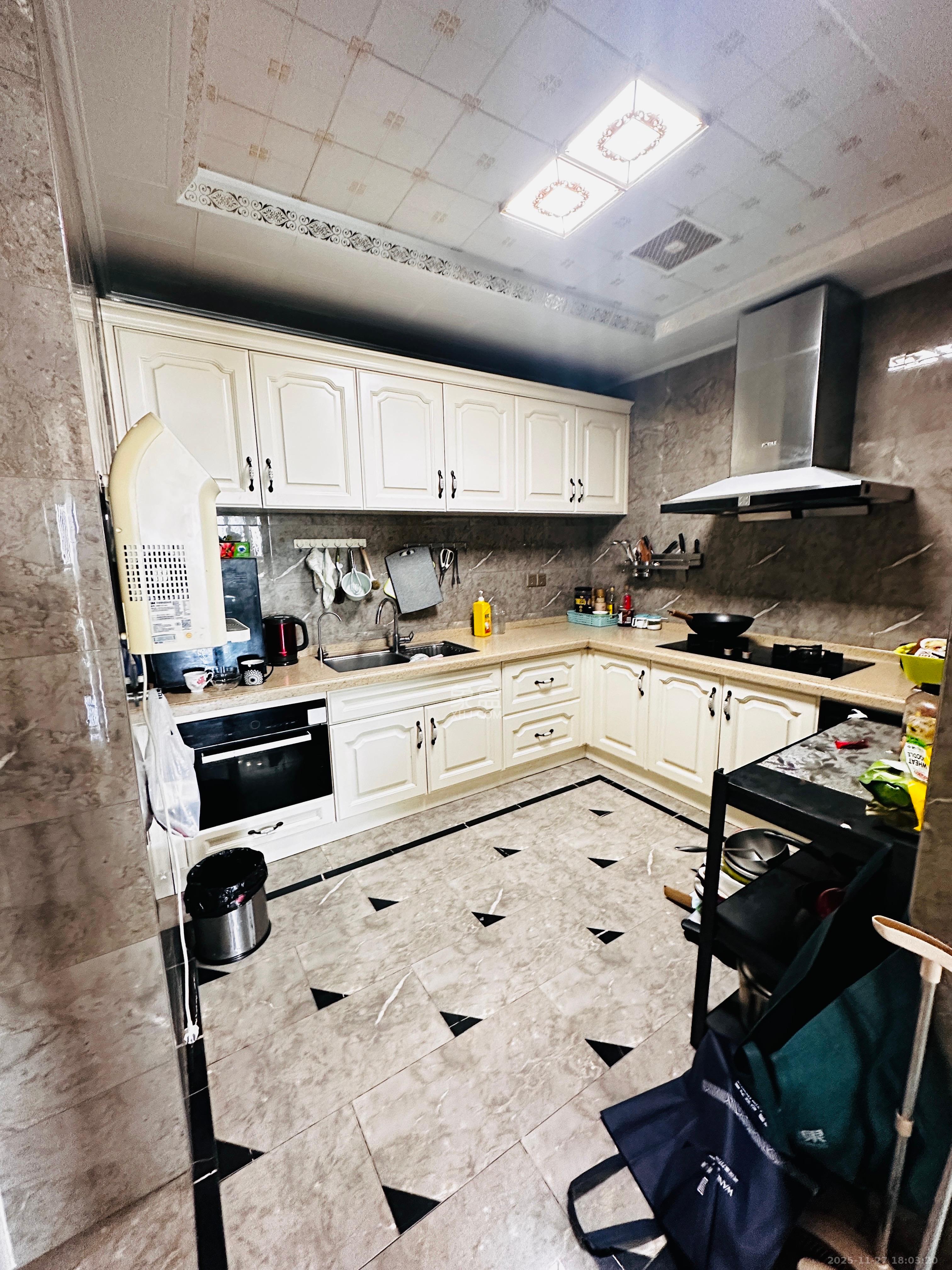 北辰定江洋 3室2厅2卫 8800.0元/月 北辰定江洋 3室2厅2卫 8800.0元/月室内图