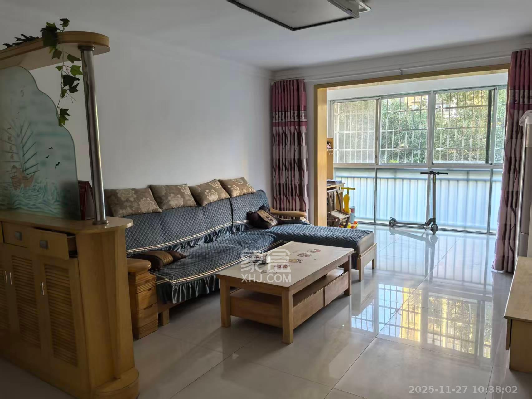 新诚小区  2室2厅1卫    1700.0元/月室内图1