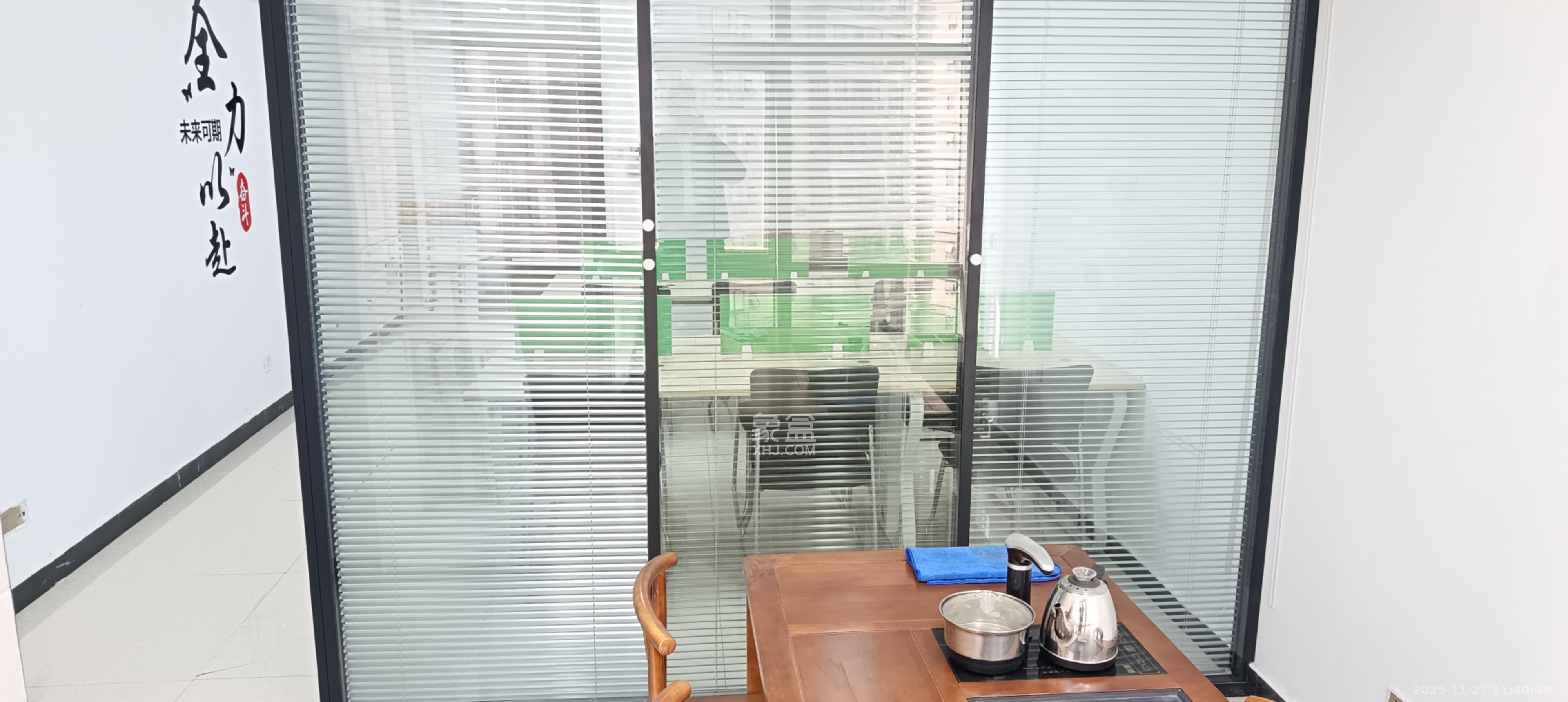 奥克斯广场  1室1厅1卫    2200.0元/月