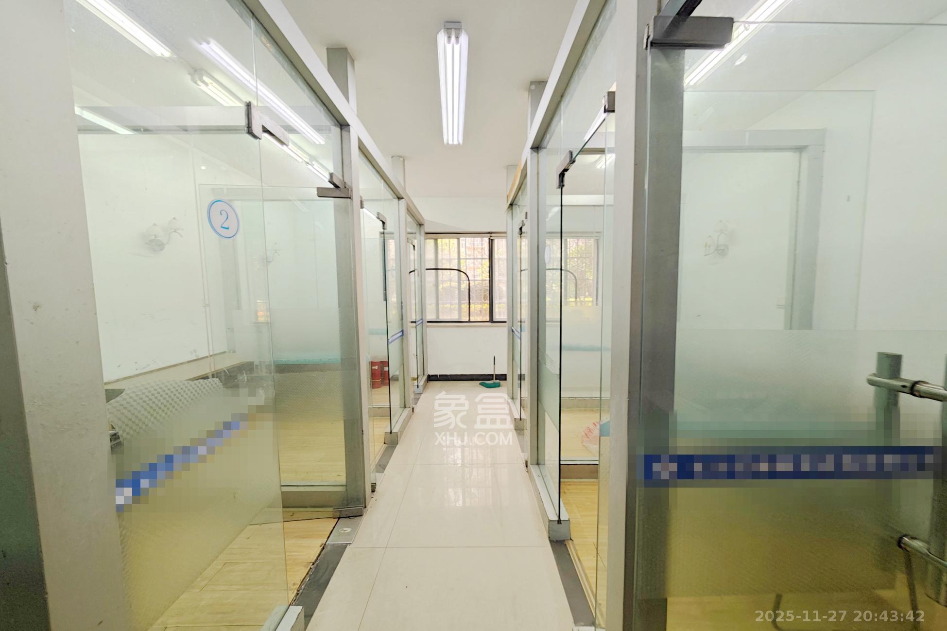 景江雅苑  4室2厅2卫    110.0万客厅