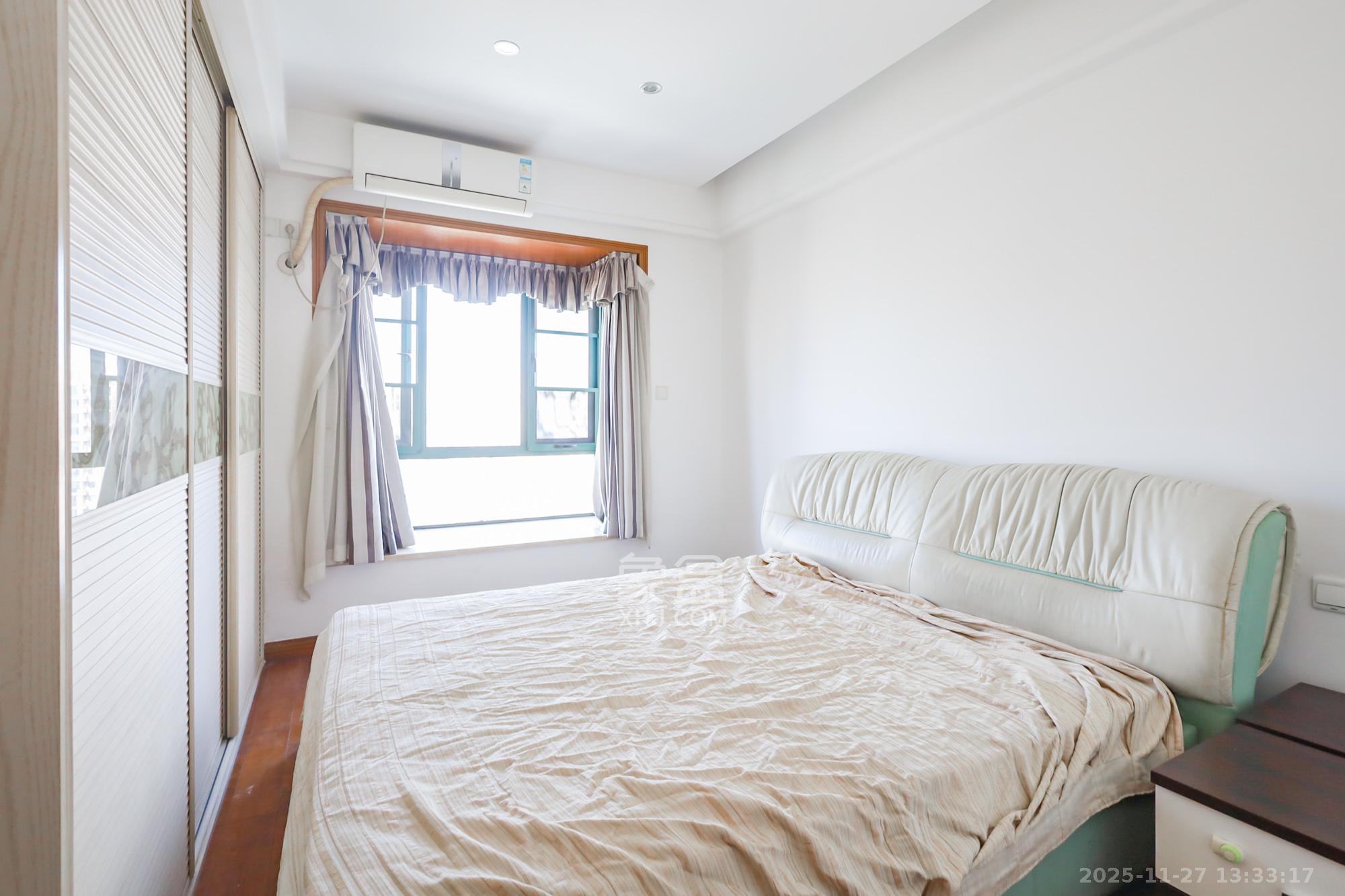 滨江金座 3室2厅2卫 140.0万 滨江金座 3室2厅2卫 140.0万卧室