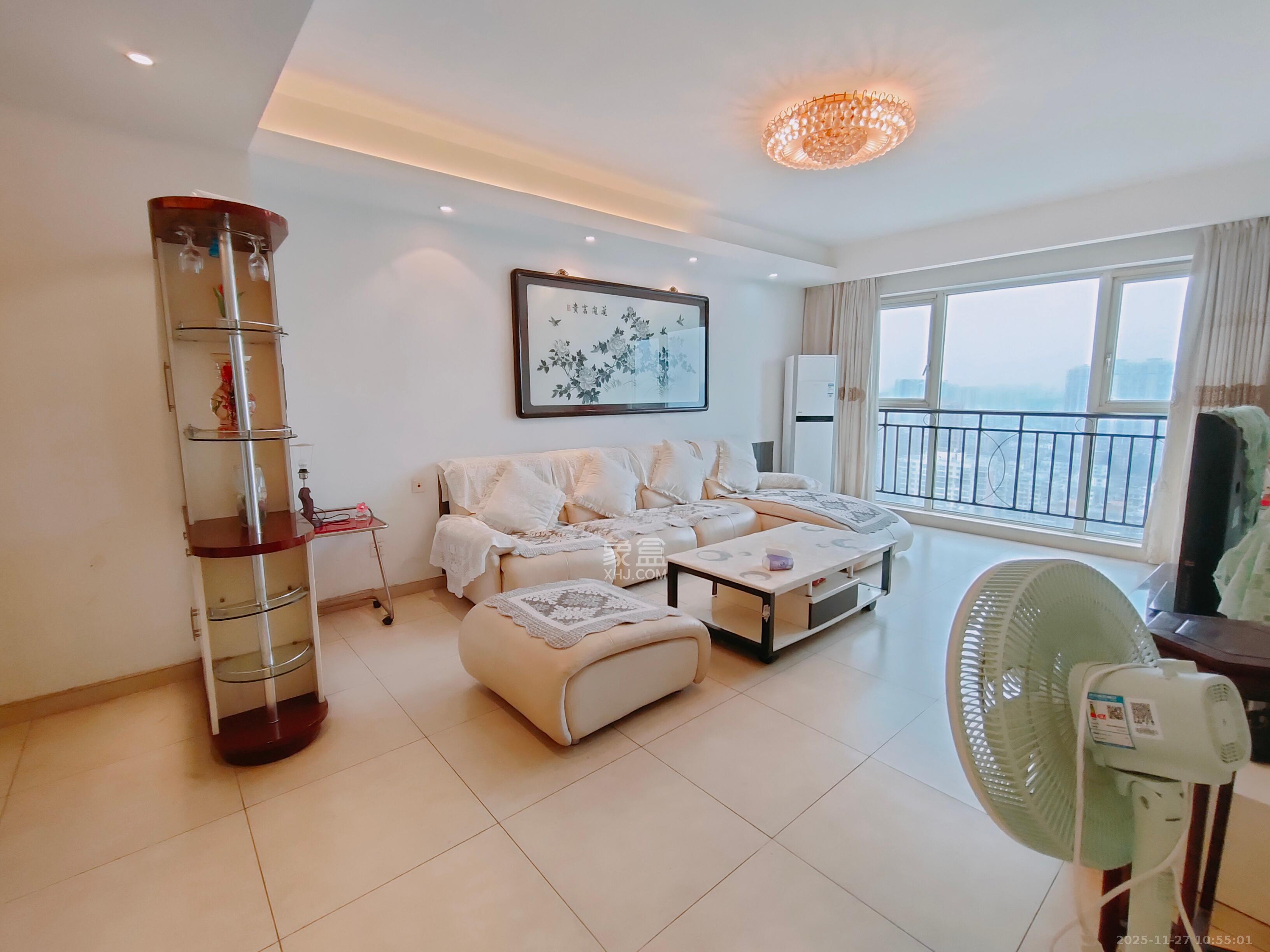 佳天瑞宁花园 3室2厅2卫 3200.0元/月 佳天瑞宁花园 3室2厅2卫 3200.0元/月室内图