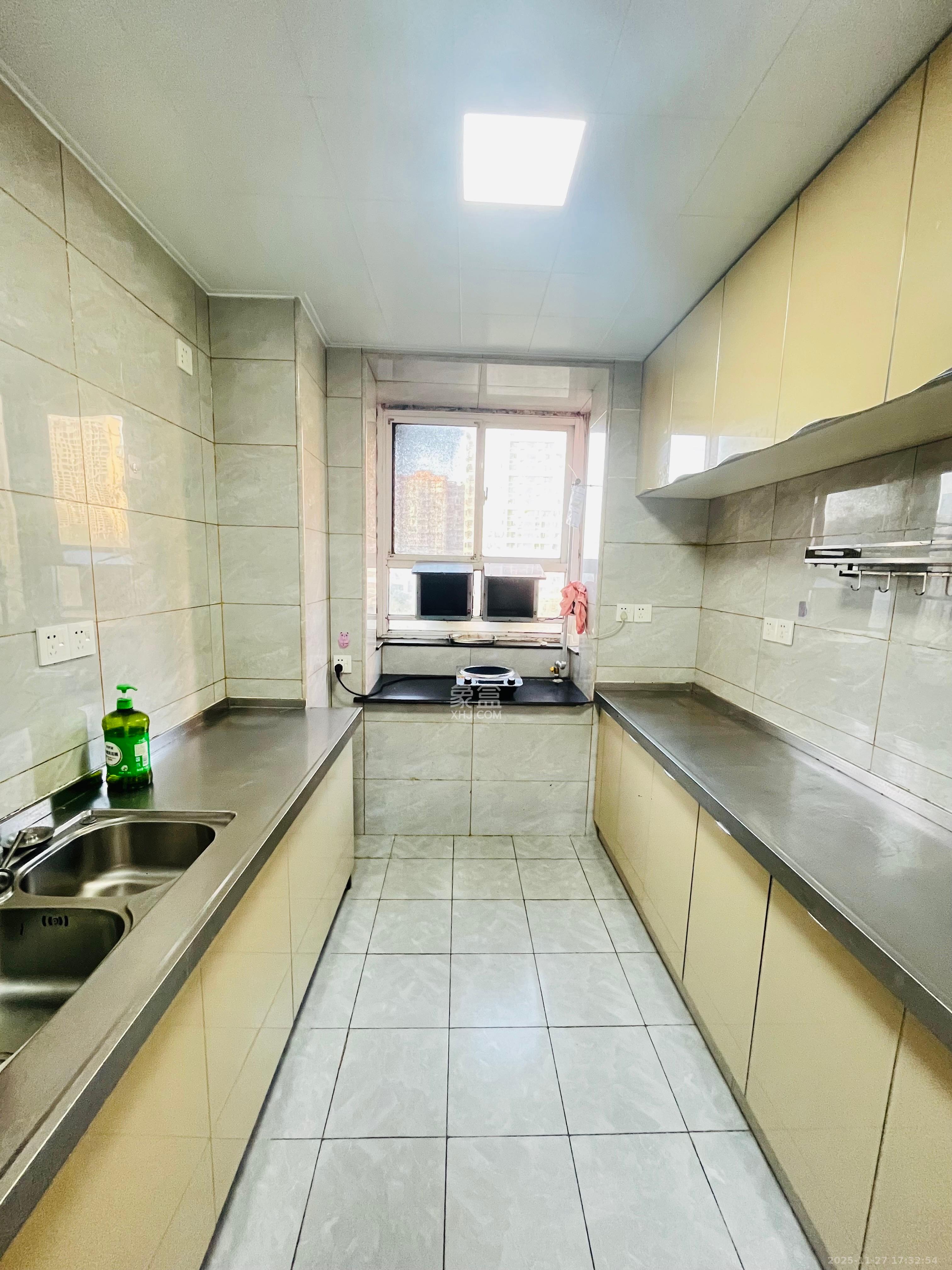 陡岭社区 2室1厅1卫 1600.0元/月 陡岭社区 2室1厅1卫 1600.0元/月室内图