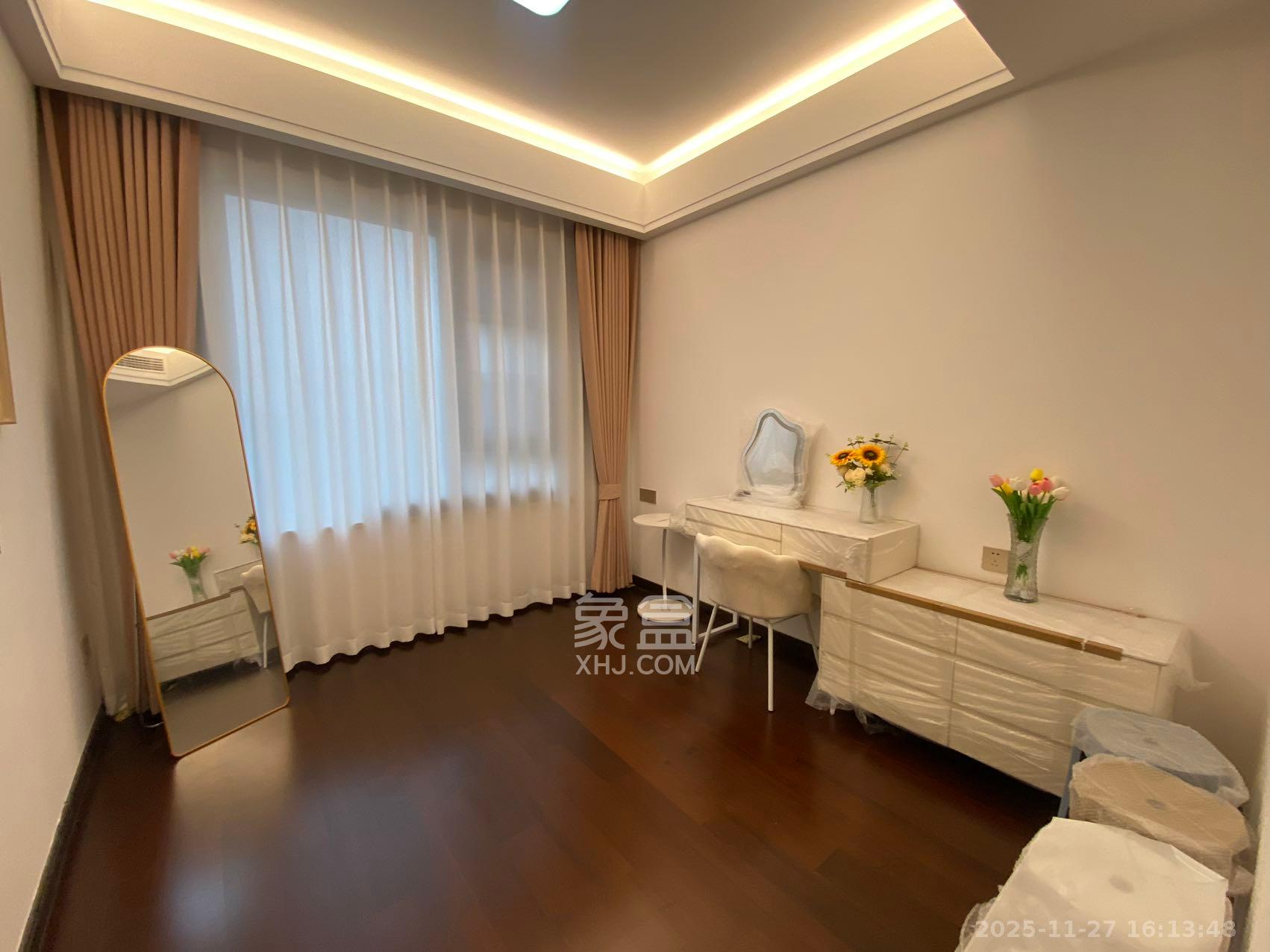 东原麓印长江B区  4室2厅2卫    4500.0元/月室内图