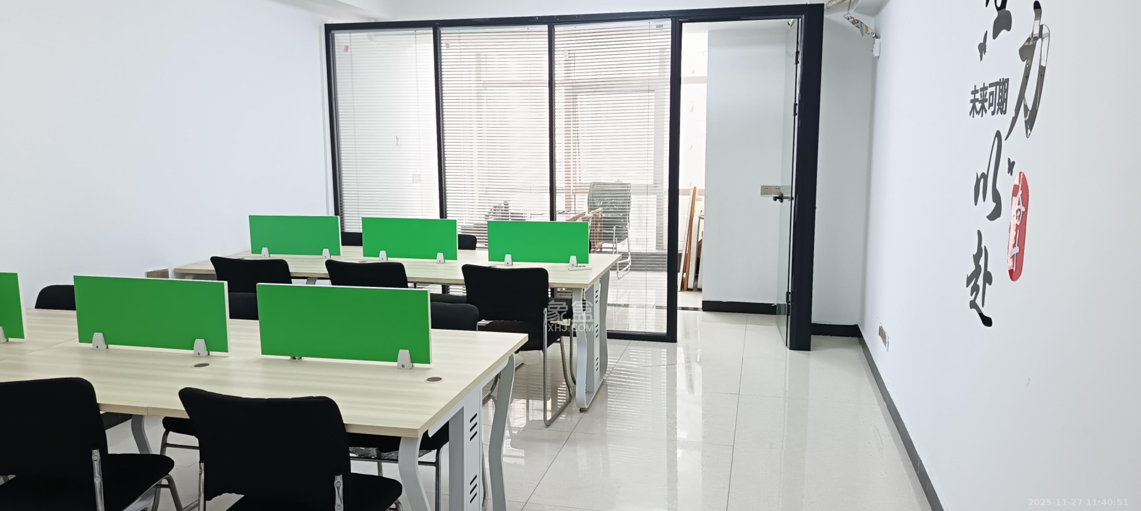 奥克斯广场 1室1厅1卫 2200.0元/月 奥克斯广场 1室1厅1卫 2200.0元/月室内图