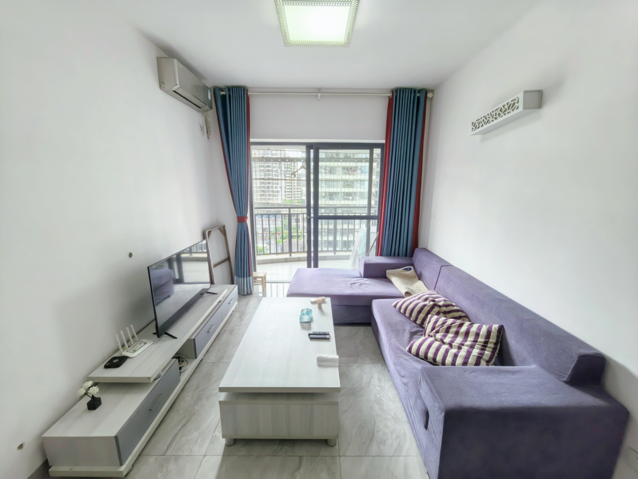 椰岛广场  1室1厅1卫    2500.0元/月室内图1