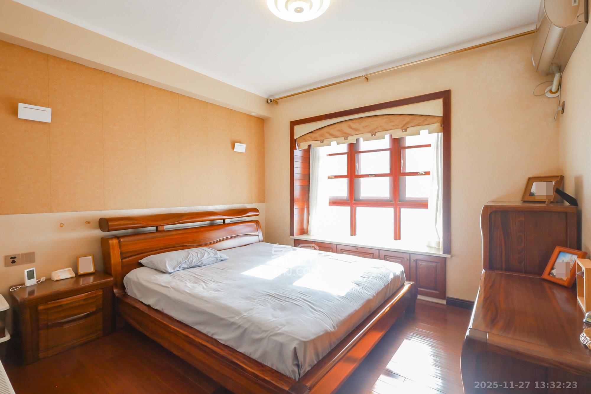 兰亭都荟（璟峰苑）  4室2厅1卫    220.0万卧室