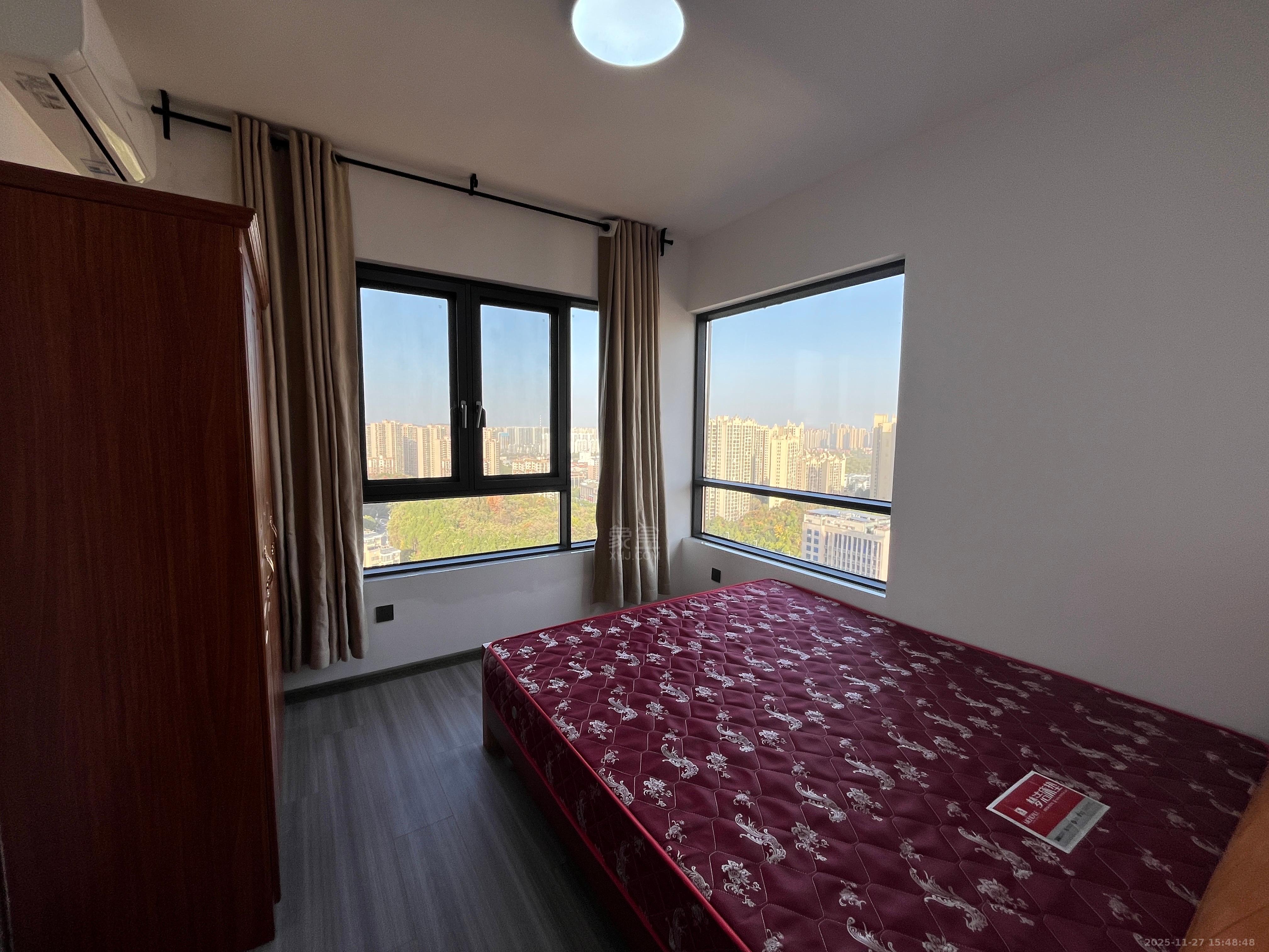 提香蓝岸  4室2厅2卫    2200.0元/月室内图