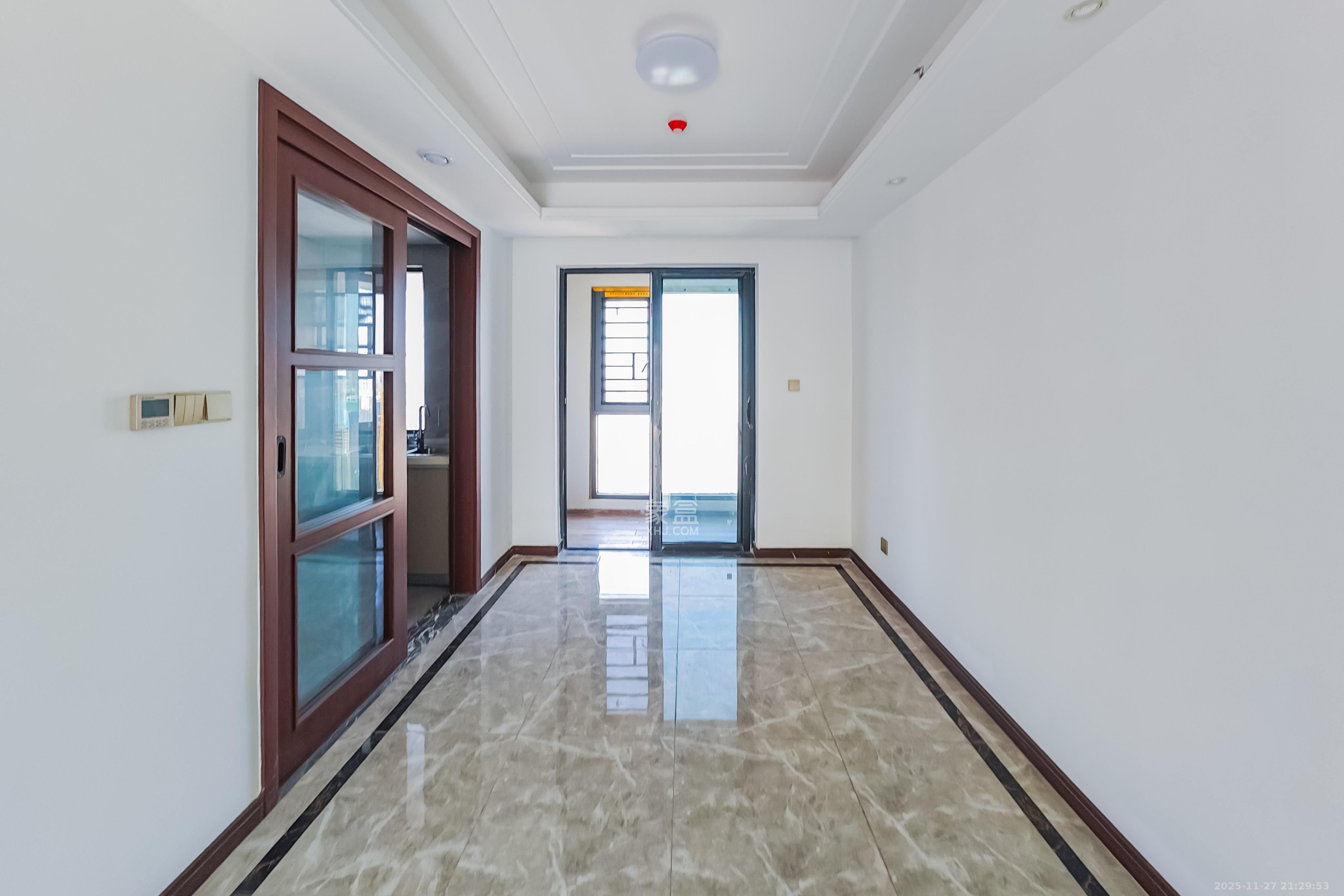 绿地长沙城际空间站（绿地新里佳苑）  4室2厅2卫    138.0万客厅