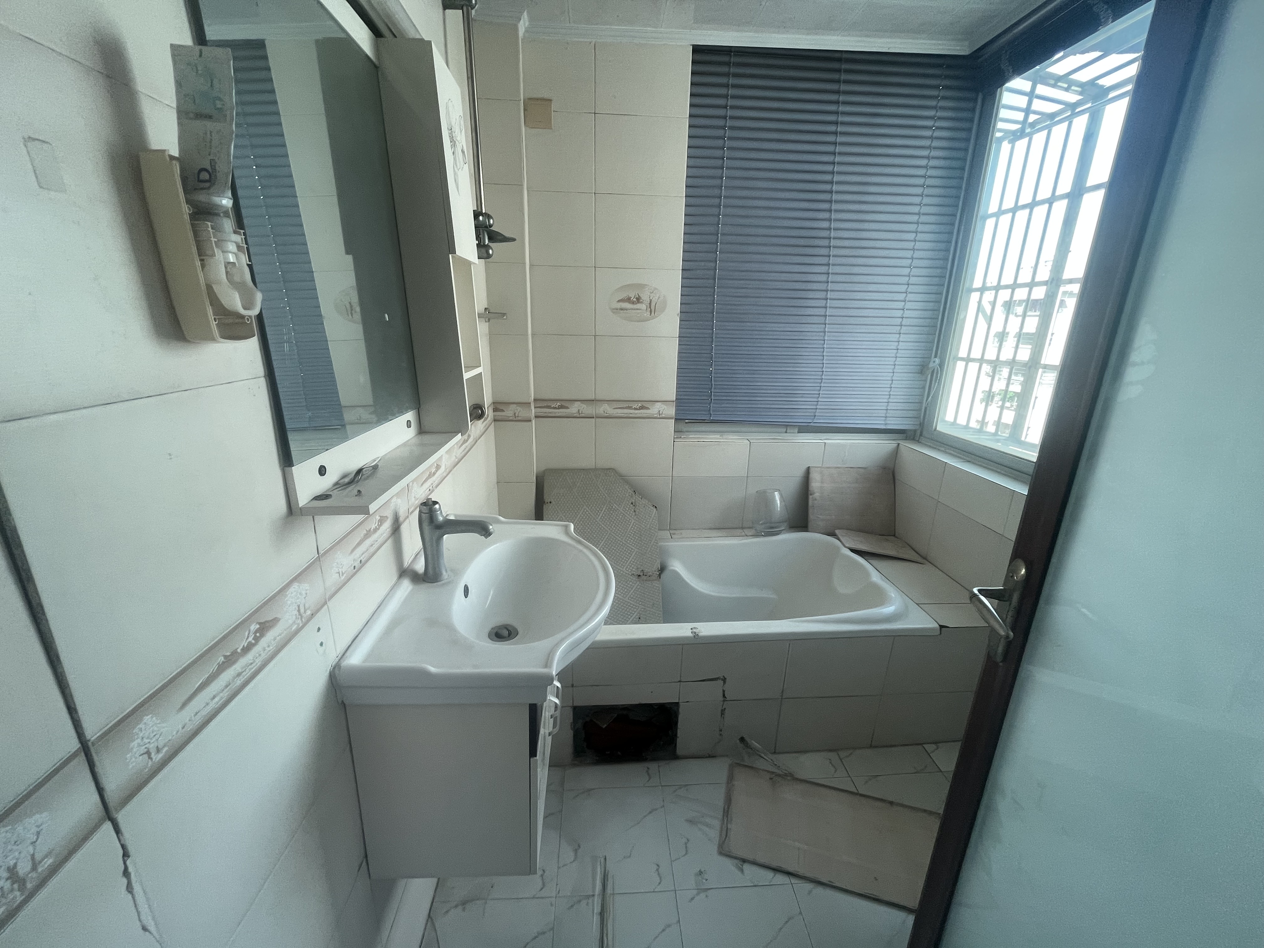 四季大厦 3室2厅2卫 118.0万 四季大厦 3室2厅2卫 118.0万客厅