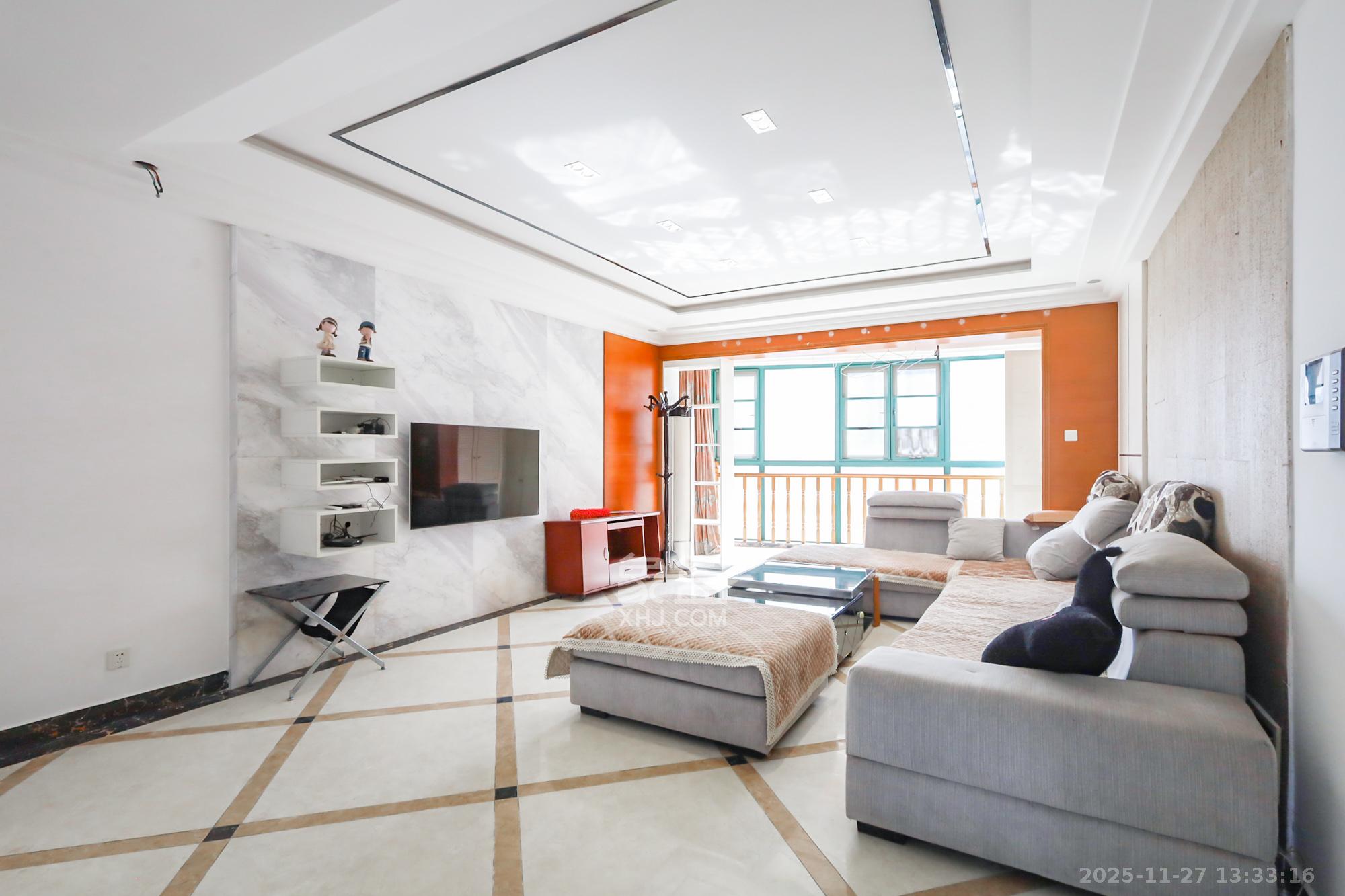 滨江金座 3室2厅2卫 140.0万 滨江金座 3室2厅2卫 140.0万客厅