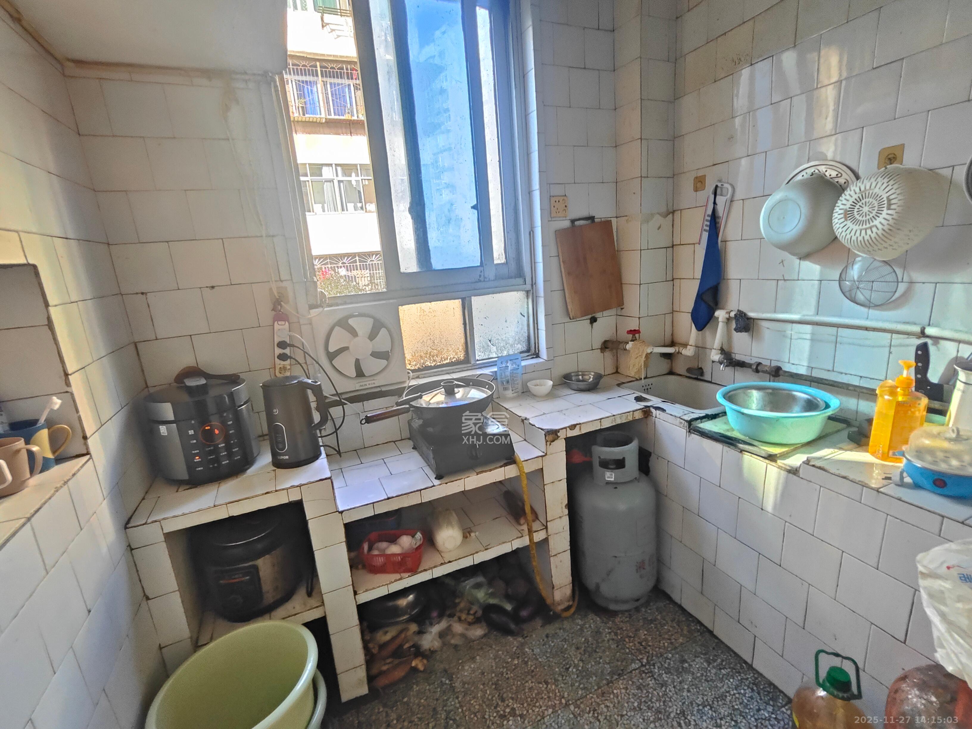 省六运公司宿舍  1室1厅1卫    1000.0元/月室内图