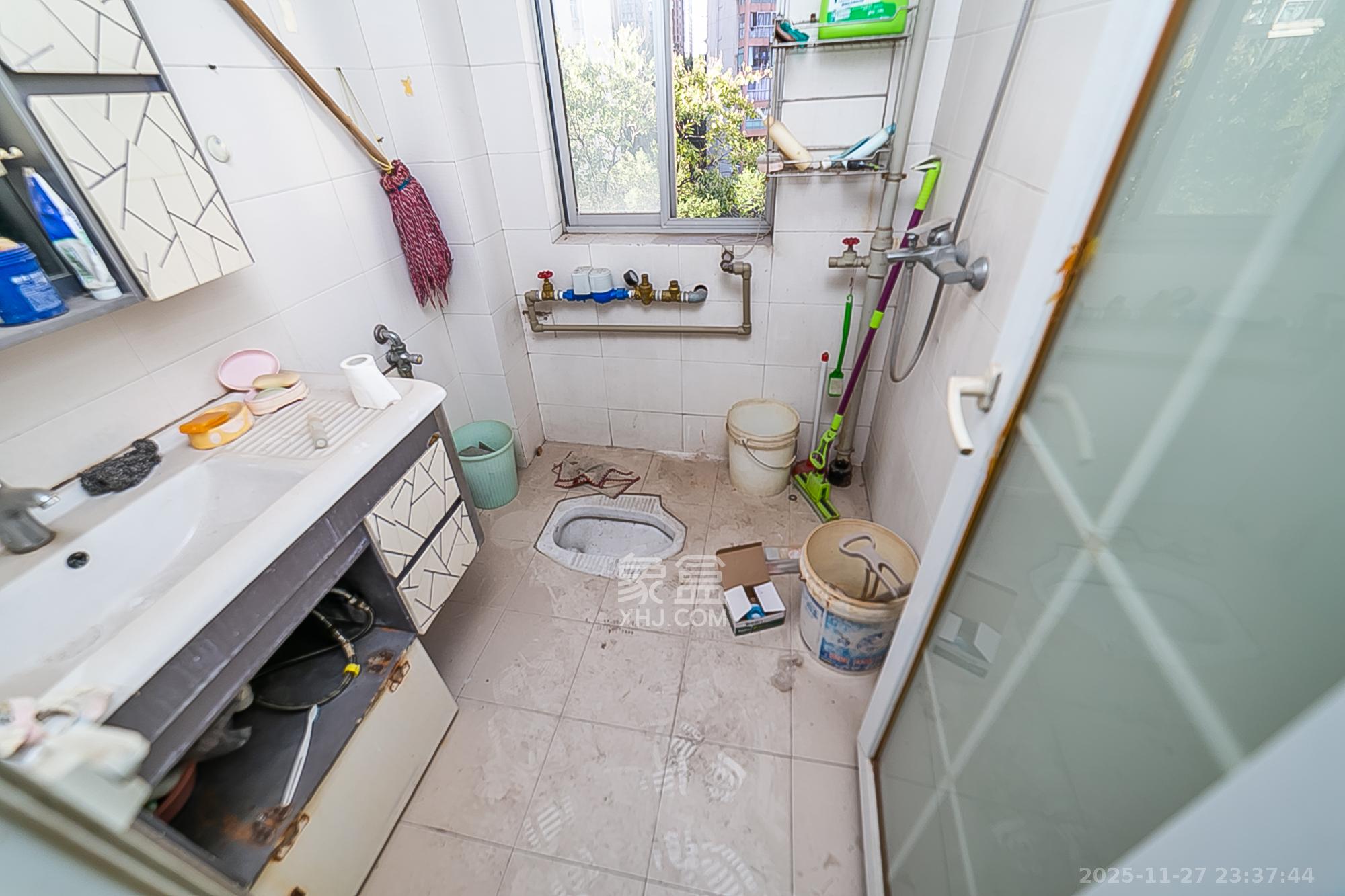 华银园 3室2厅2卫 100.0万 华银园 3室2厅2卫 100.0万卫生间