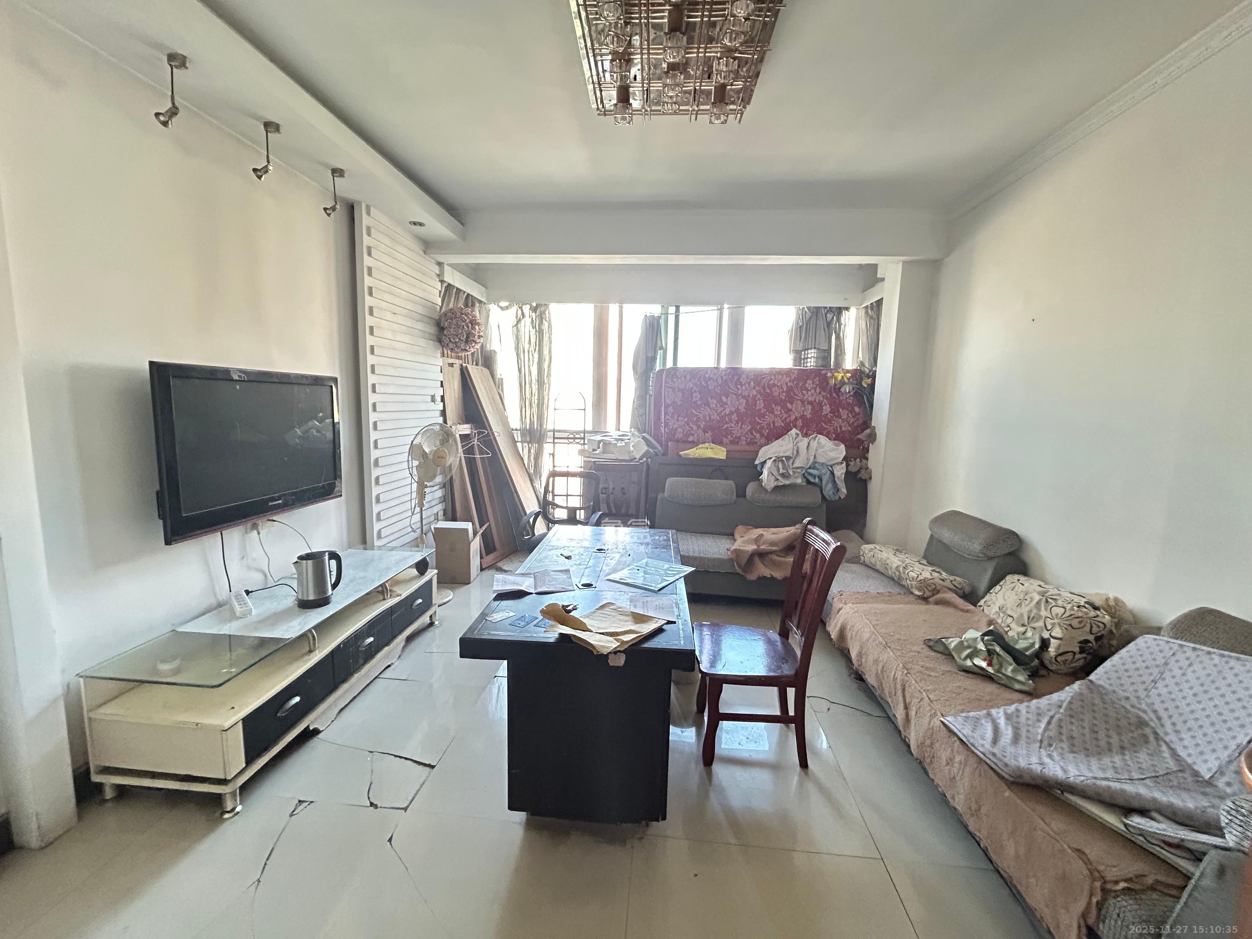 麓谷加州阳光  3室2厅1卫    2100.0元/月